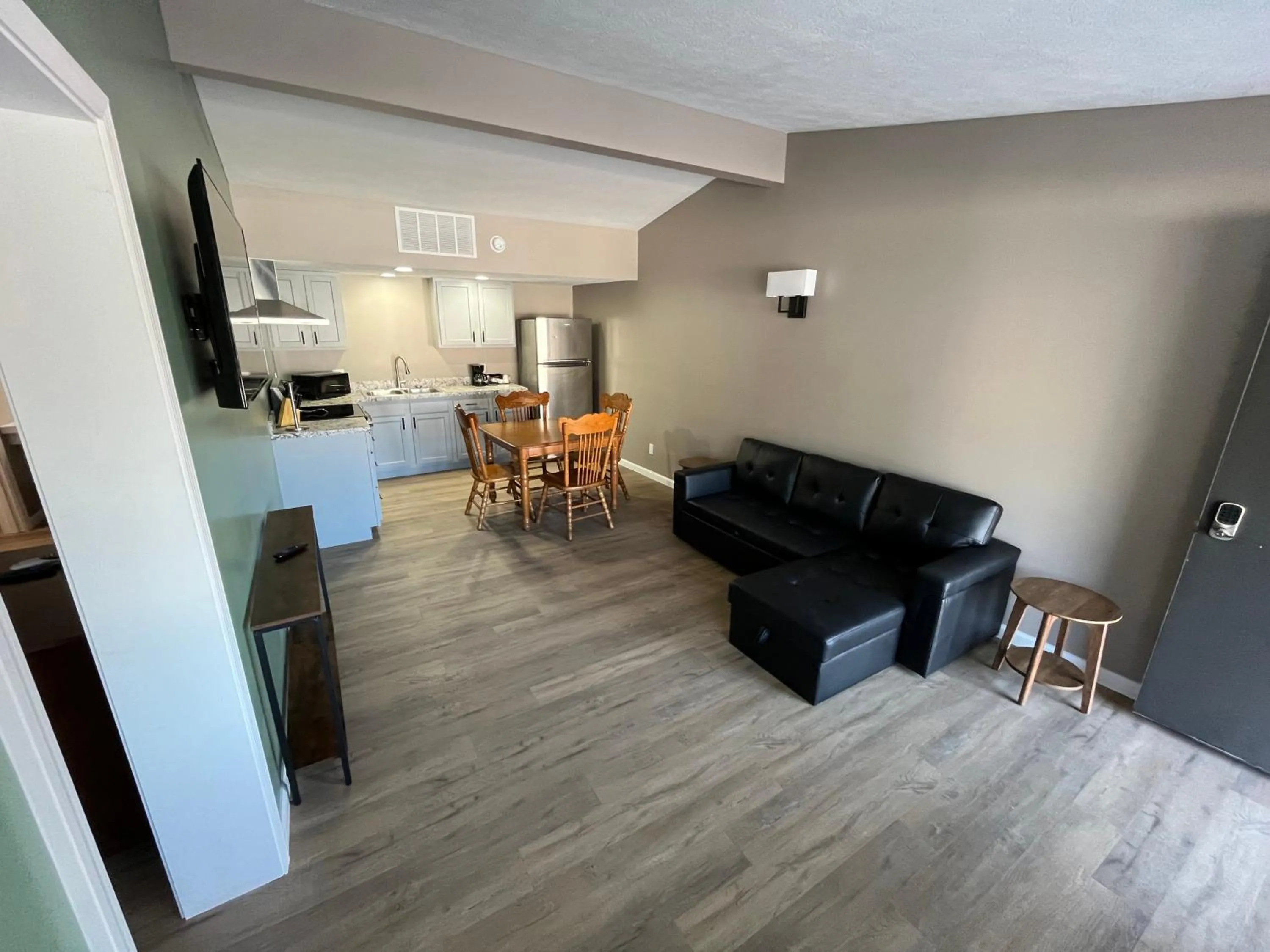 Kitchen or kitchenette in Valley Inn and Suites