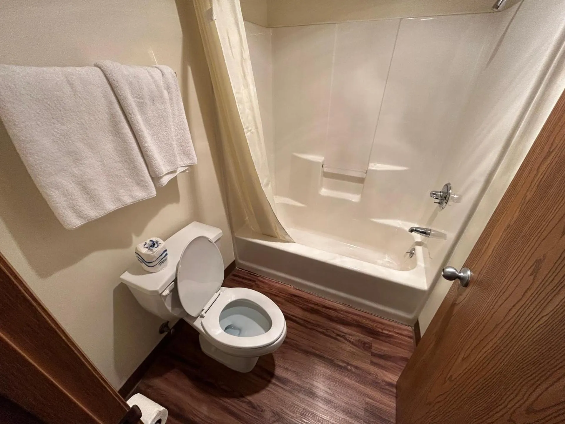 Bathroom in Valley Inn and Suites