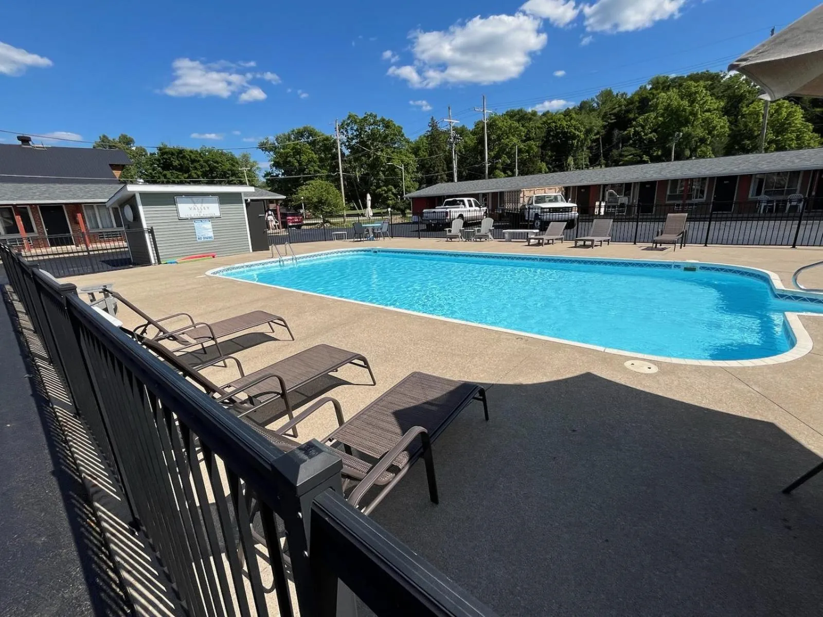 Swimming pool in Valley Inn and Suites