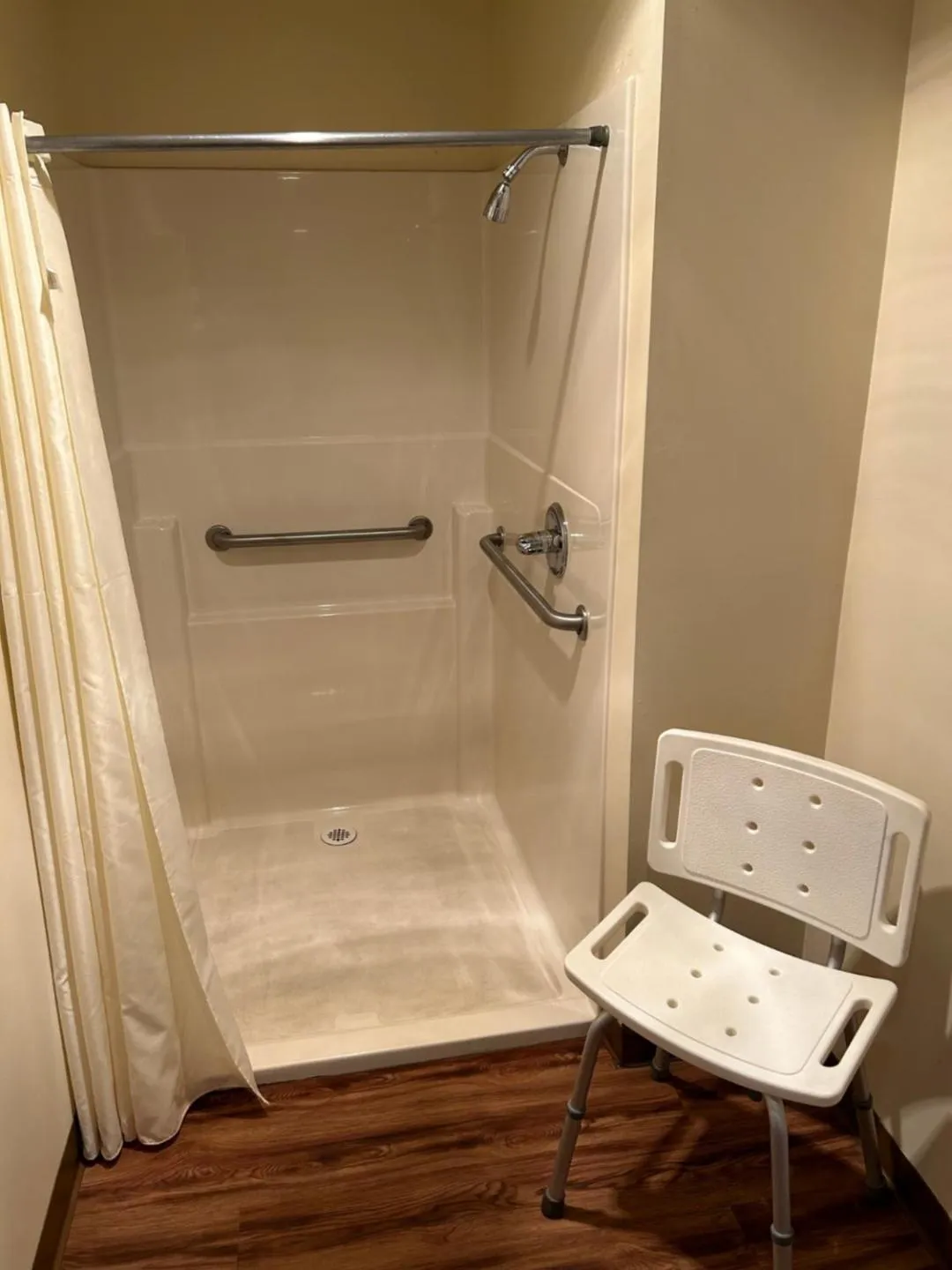 Shower in Valley Inn and Suites