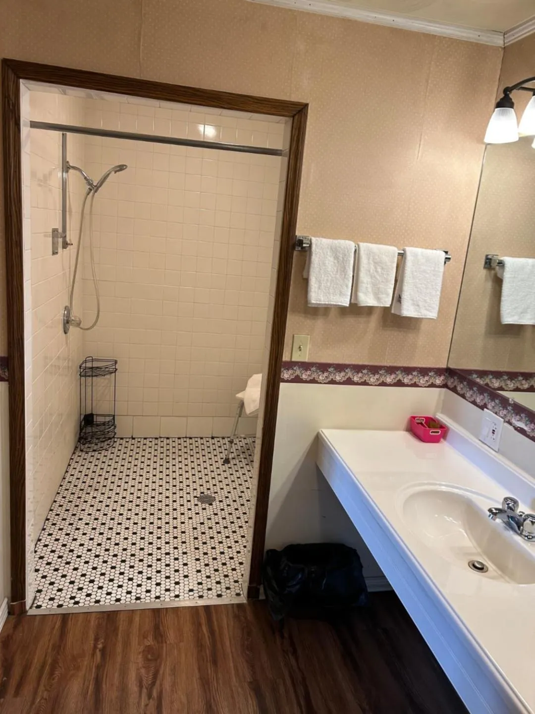 Shower in Valley Inn and Suites
