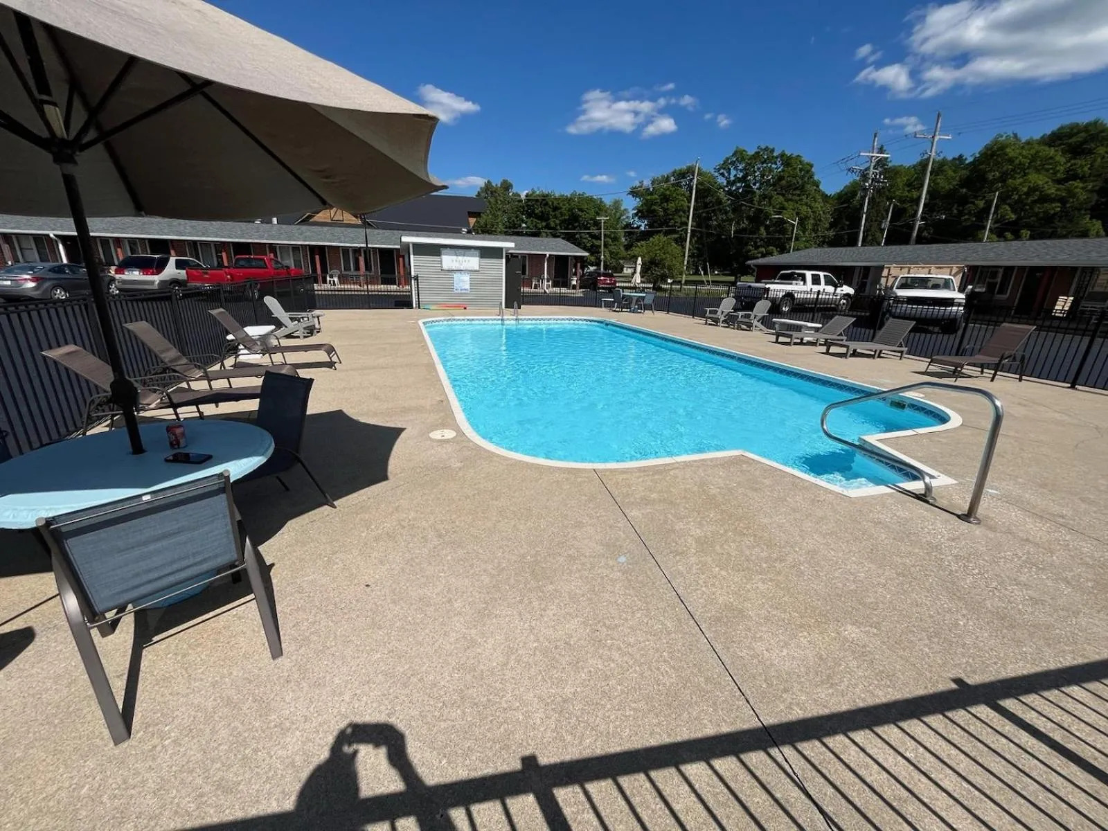 Swimming pool in Valley Inn and Suites