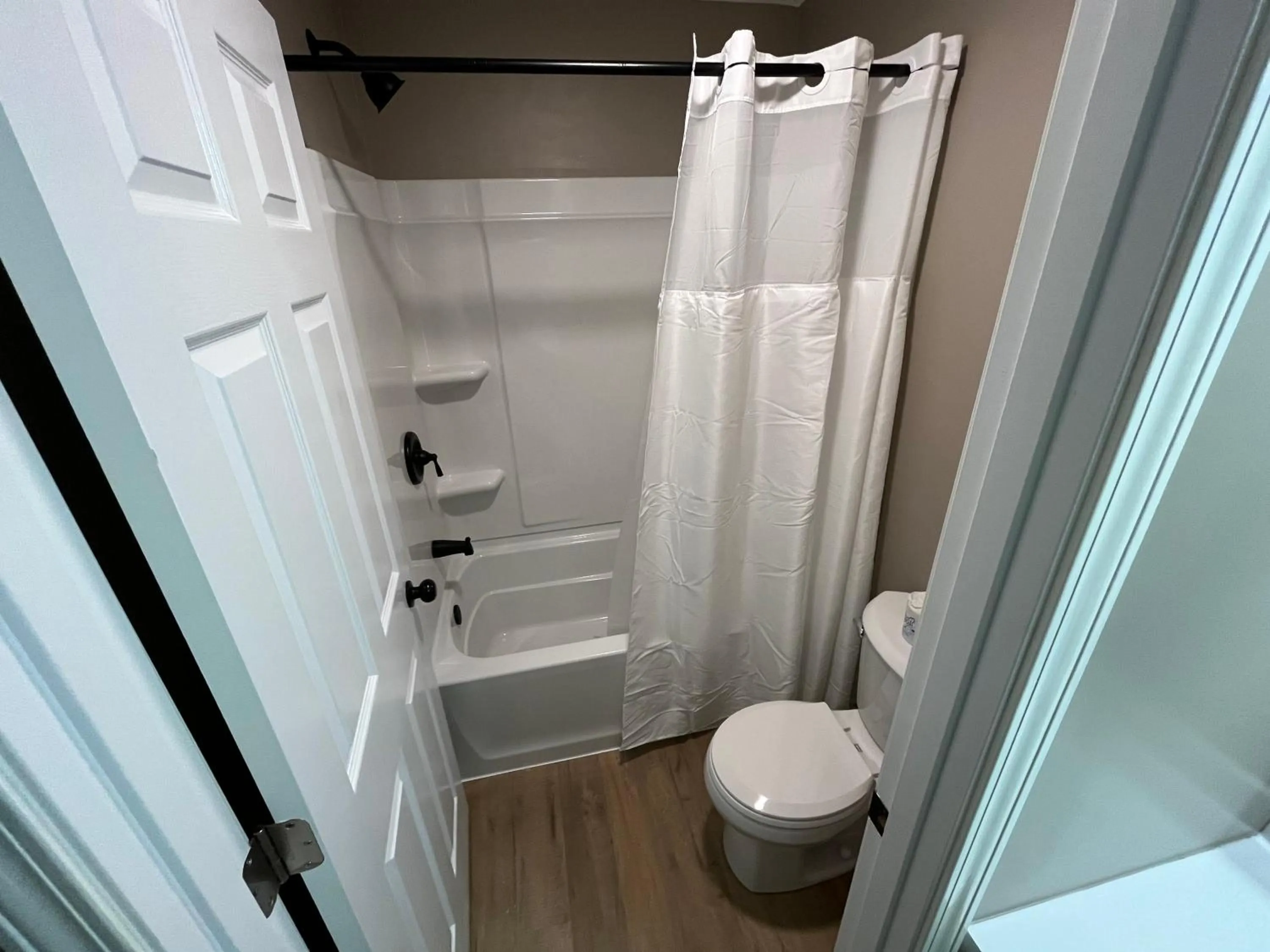 Bathroom in Valley Inn and Suites