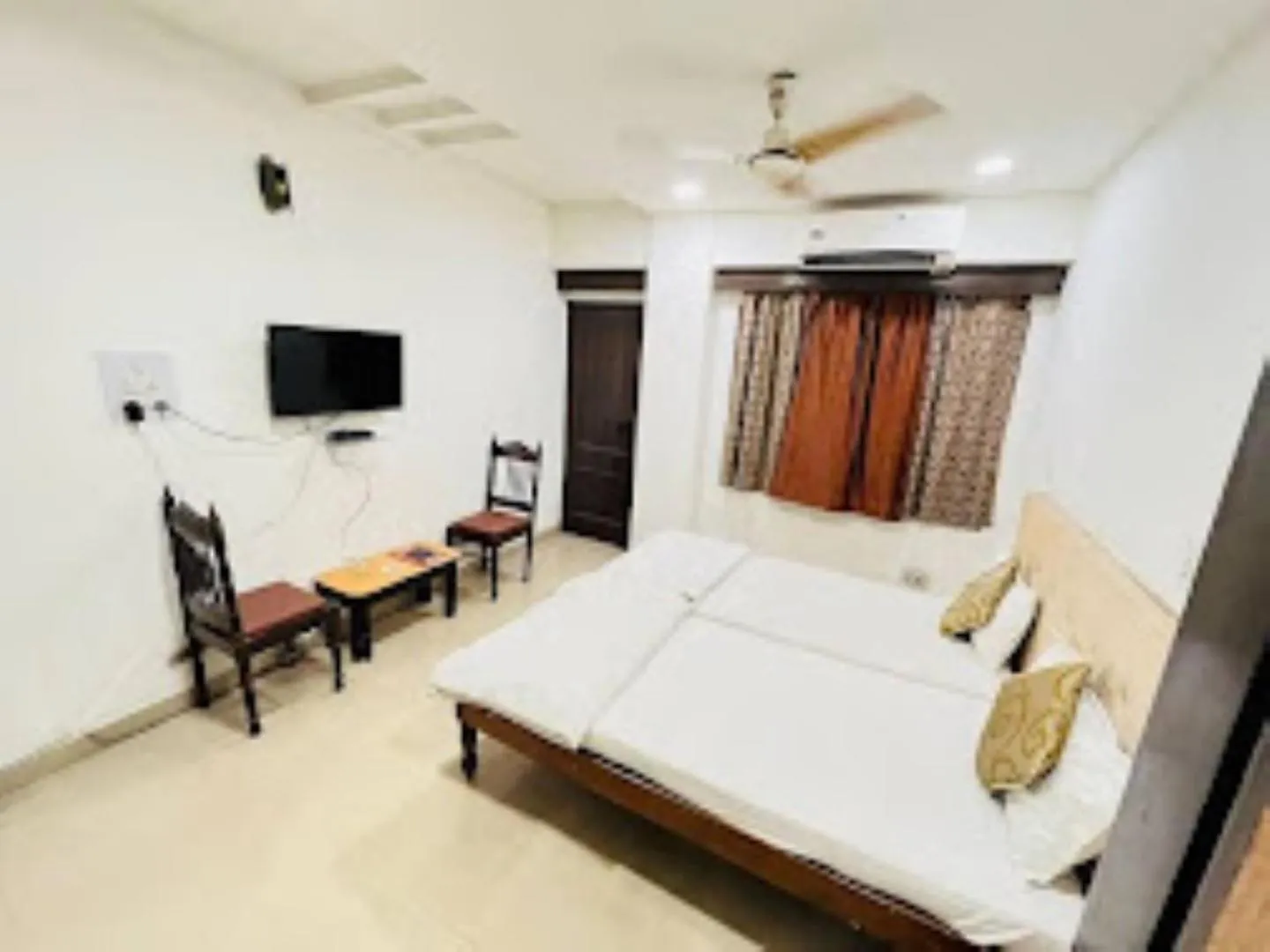 Bed in Hotel Pathik Bhopal , Madhya Pradesh