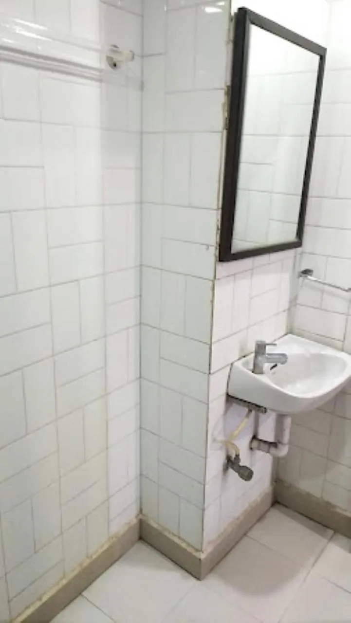 Toilet in Hotel Pathik Bhopal , Madhya Pradesh