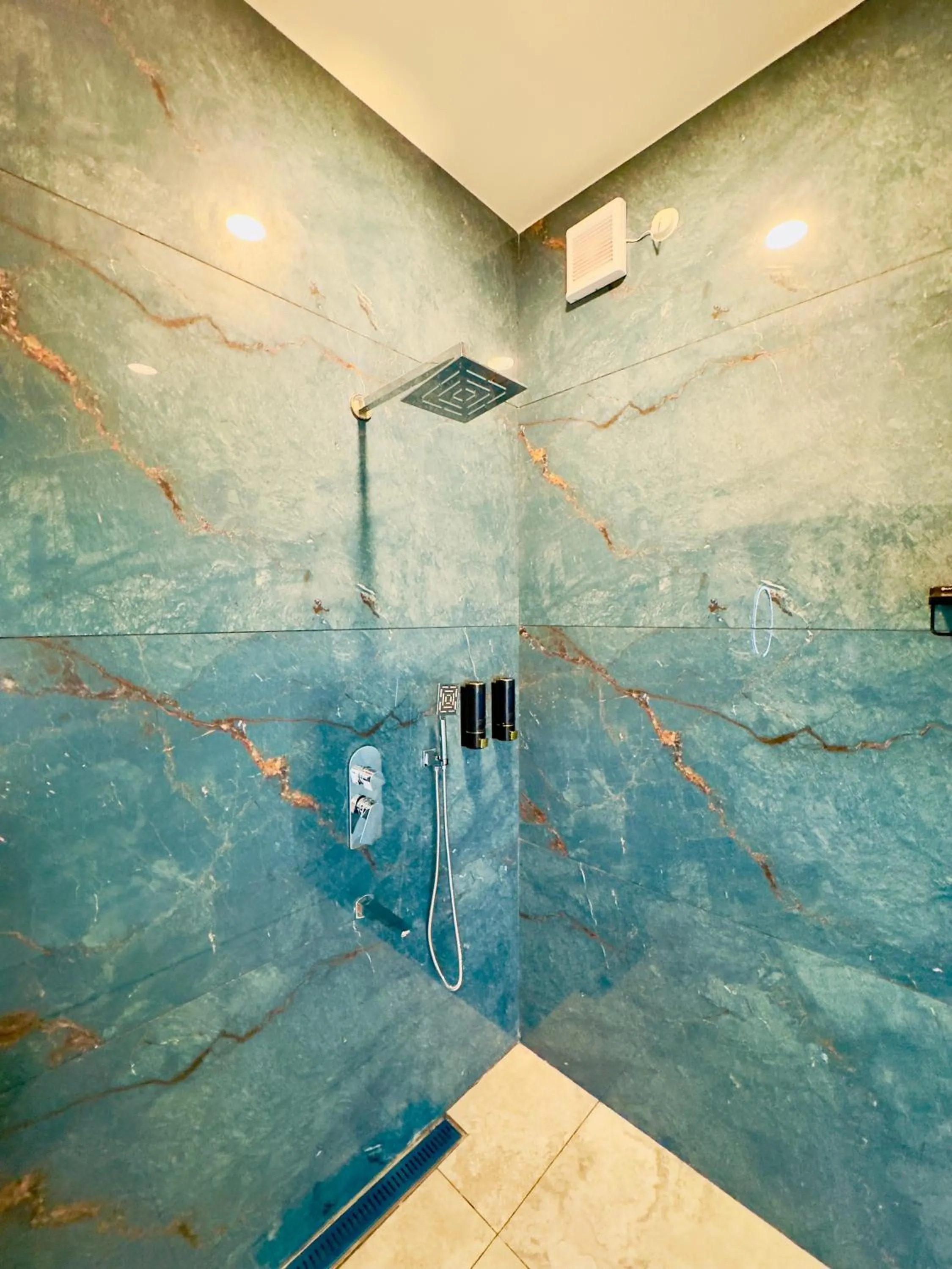 Bathroom in Misty Wonders