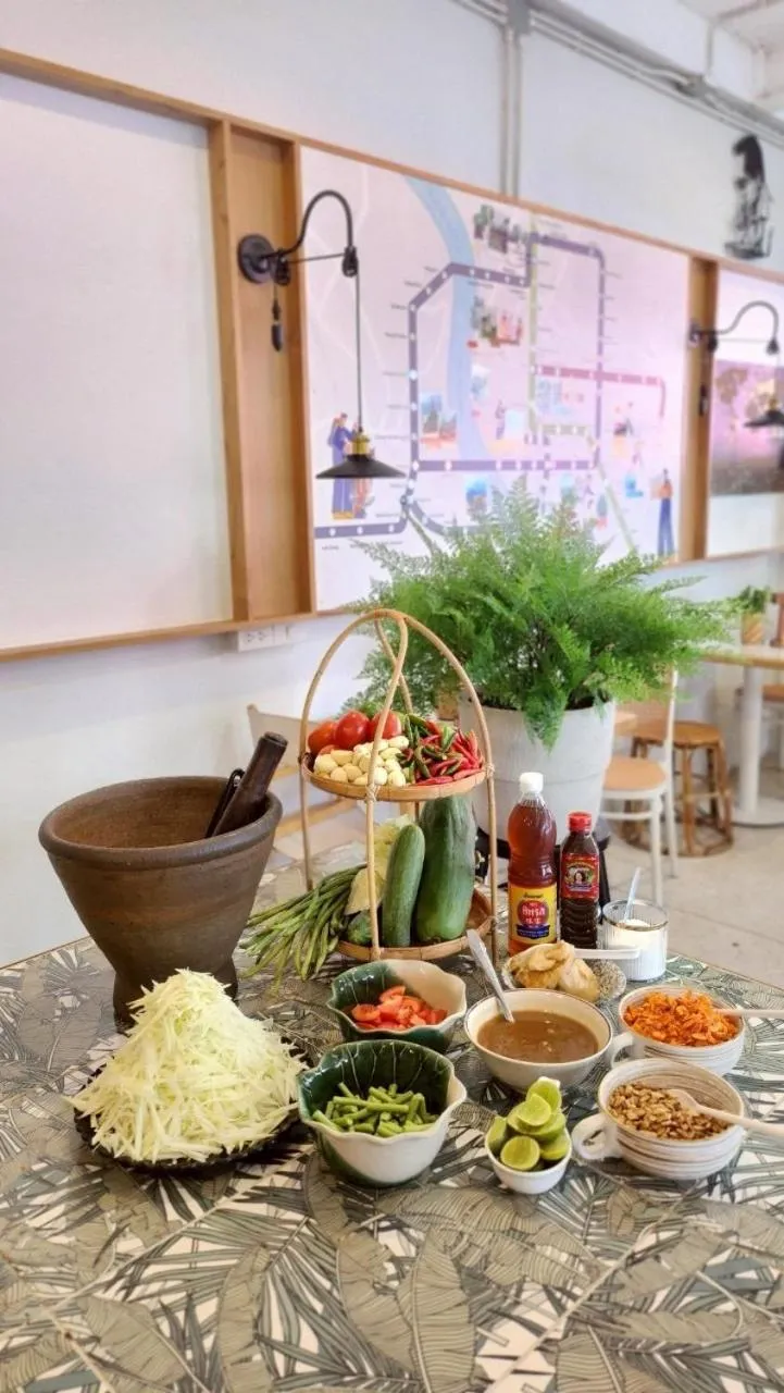 Restaurant/places to eat in Unplugged at Bangrak Design Hostel