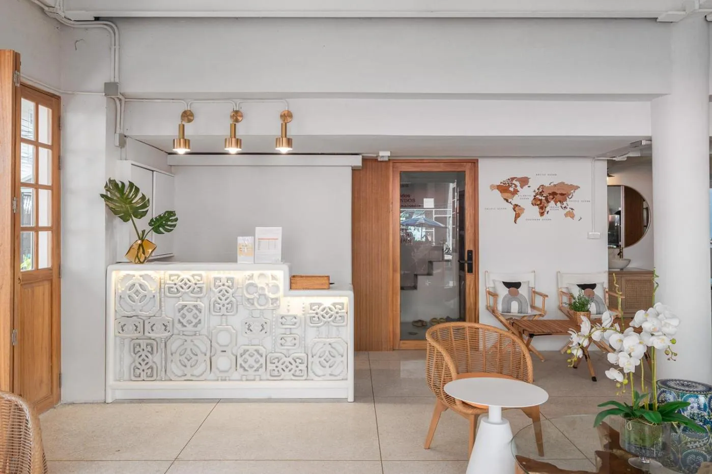 Living room in Unplugged at Bangrak Design Hostel