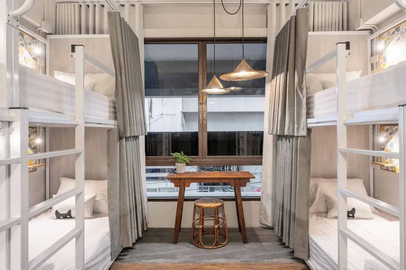 Bed in 8-Bed Mixed Dormitory Room in Unplugged at Bangrak Design Hostel Bed in 8-Bed Mixed Dormitory Room in Unplugged at Bangrak Design Hostel