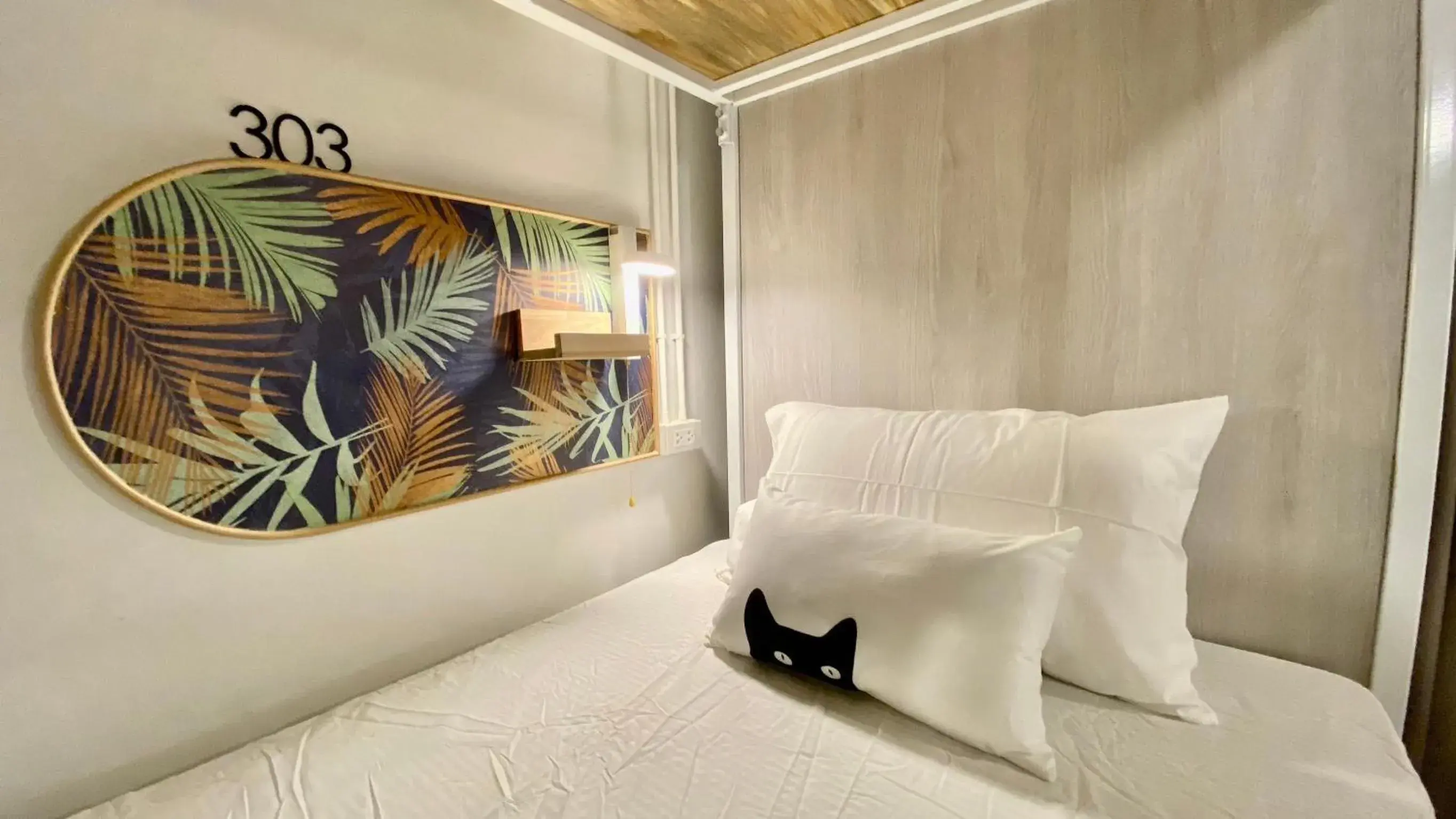 Family Room with Shared Bathroom in Unplugged at Bangrak Design Hostel Family Room with Shared Bathroom in Unplugged at Bangrak Design Hostel