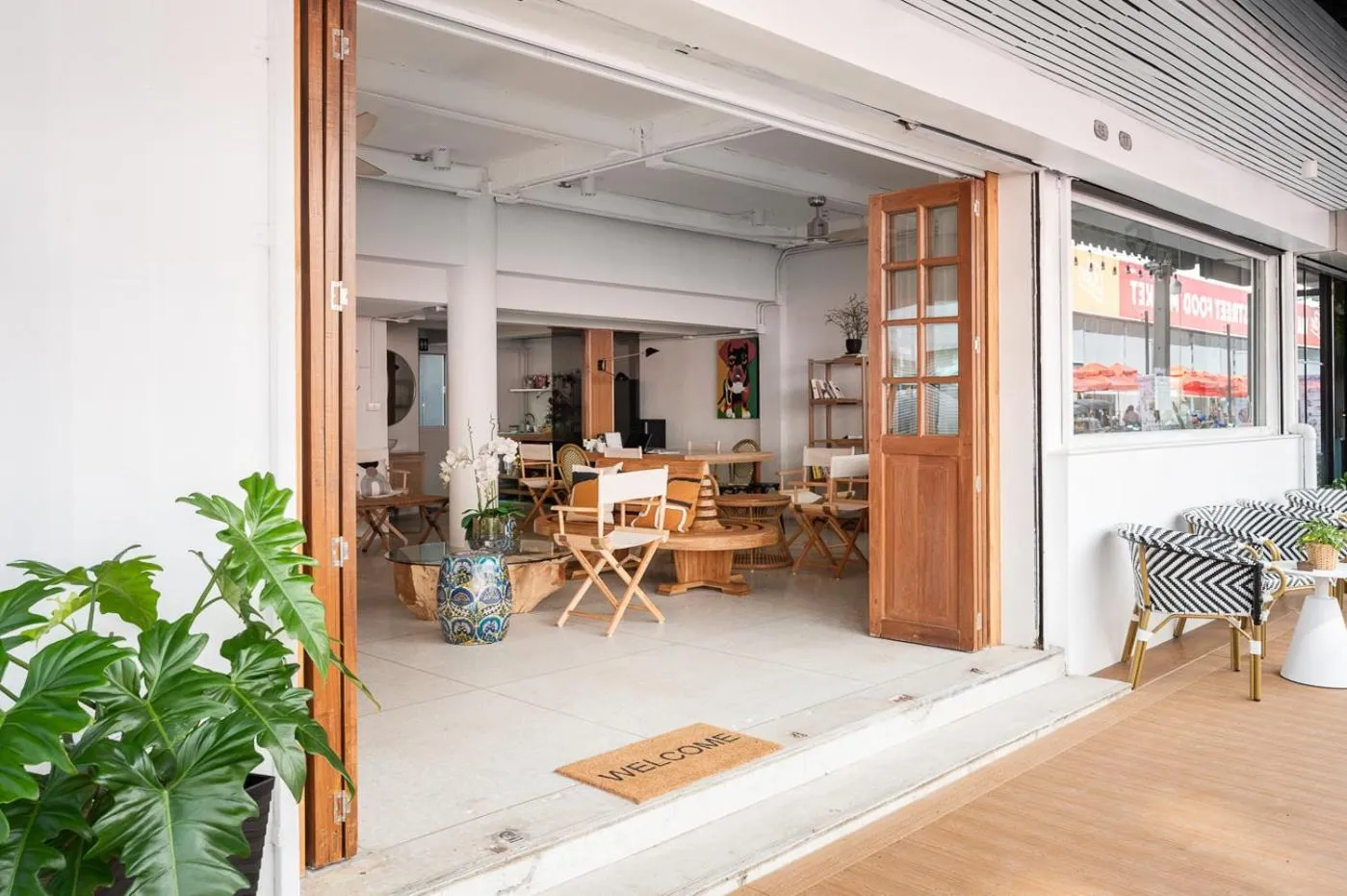 Patio in Unplugged at Bangrak Design Hostel