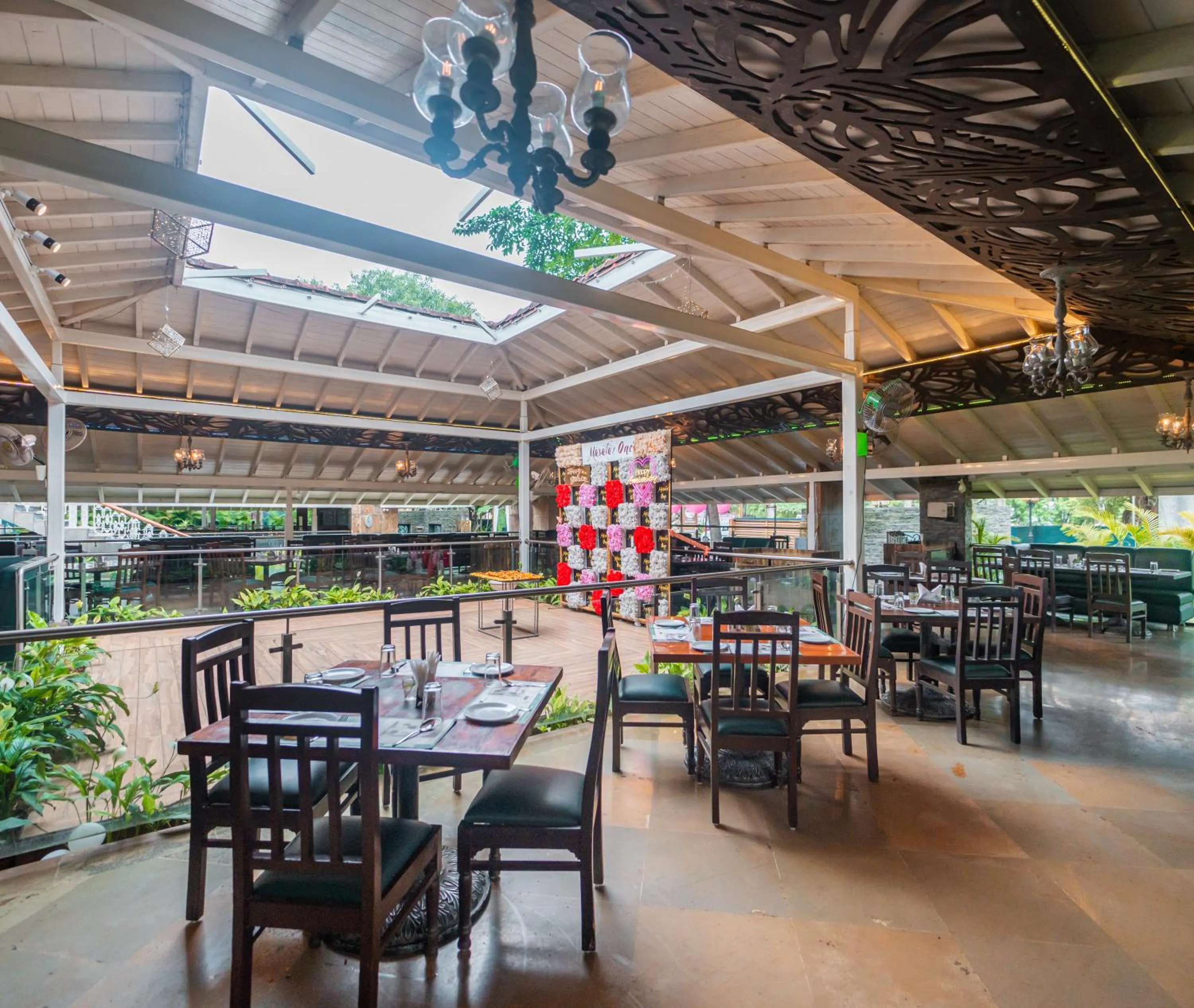 Restaurant/places to eat in Treebo Sai Rekha Inn