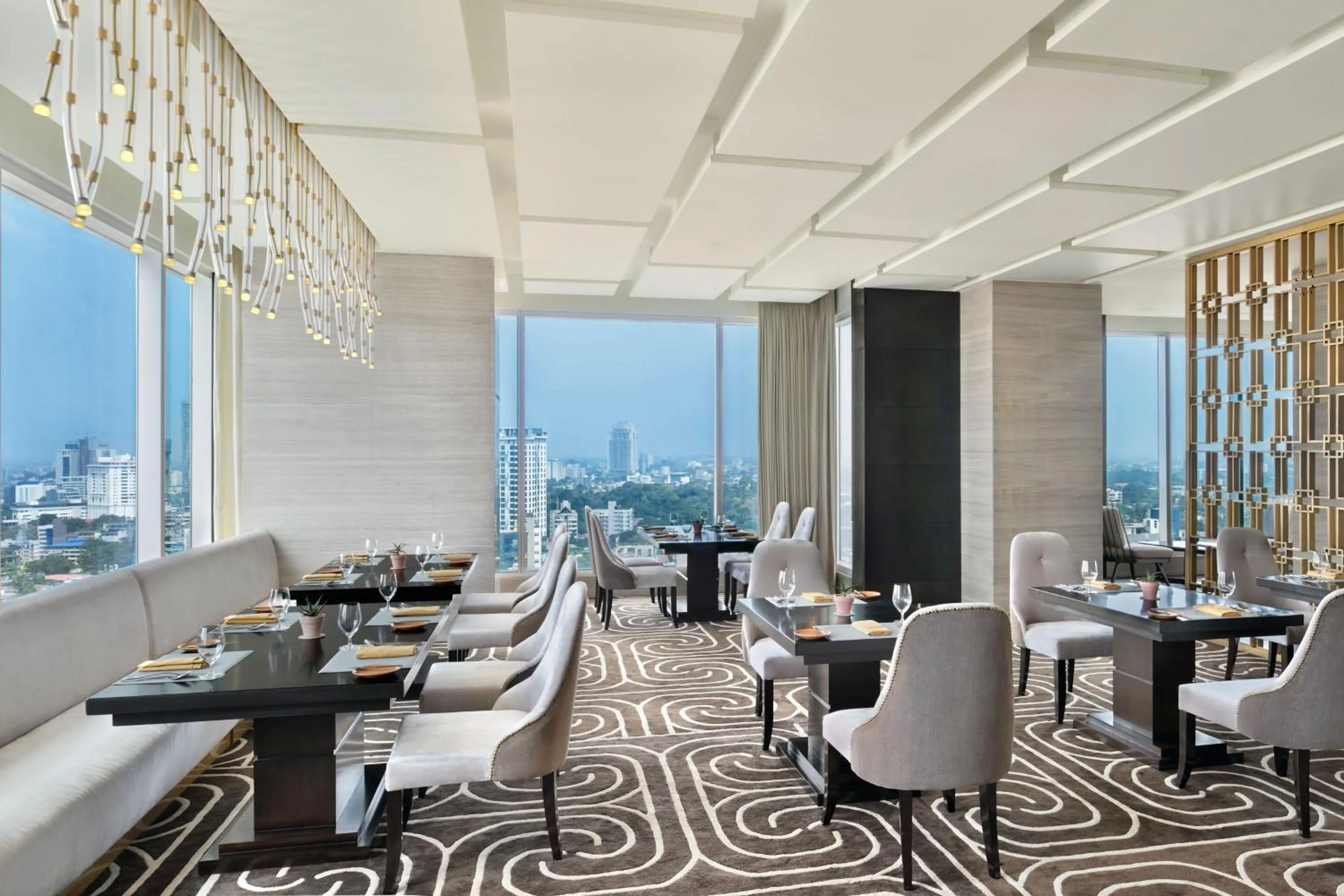 Lounge or bar in Sheraton Colombo Hotel