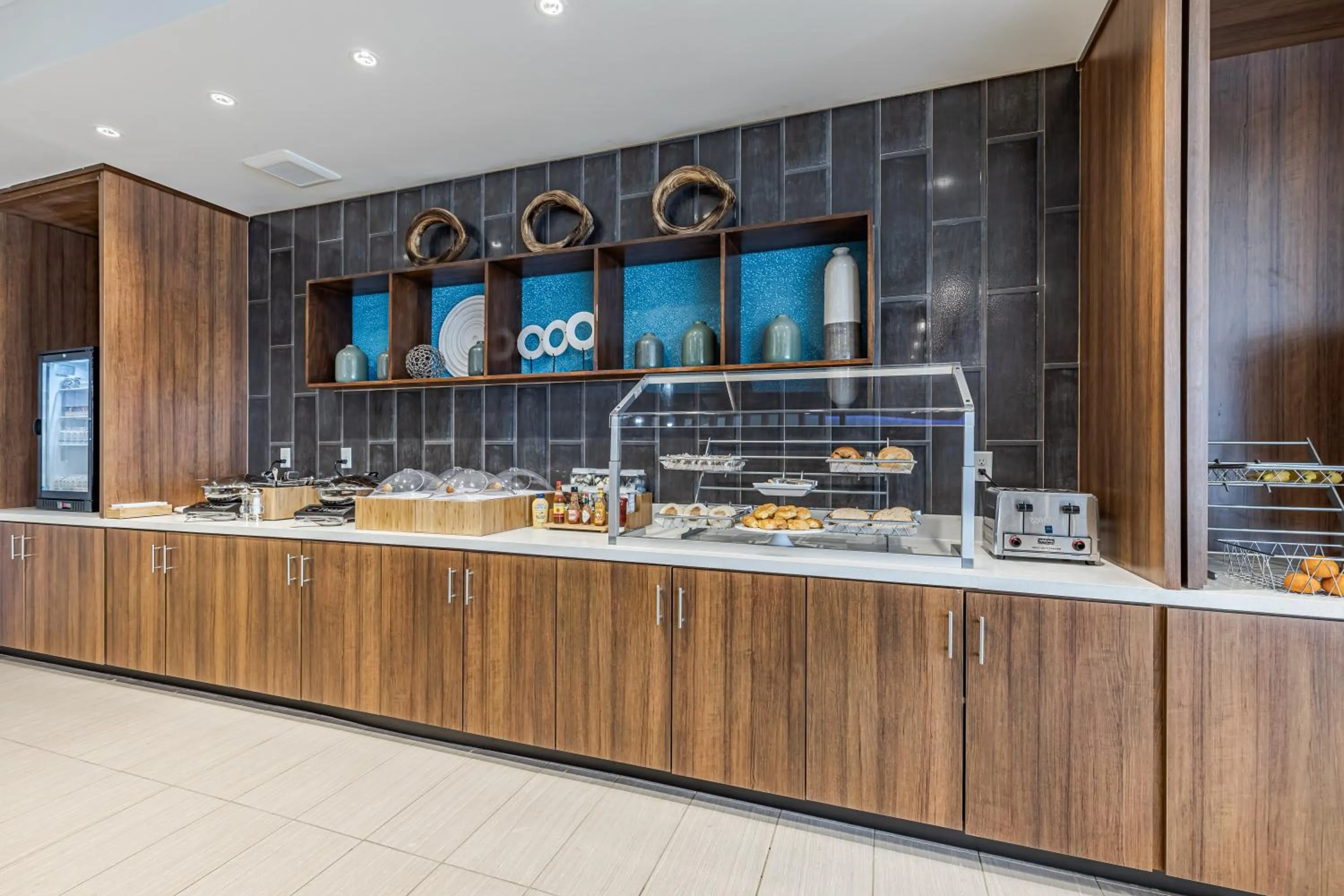 Breakfast in SpringHill Suites by Marriott Fort Wayne Southwest