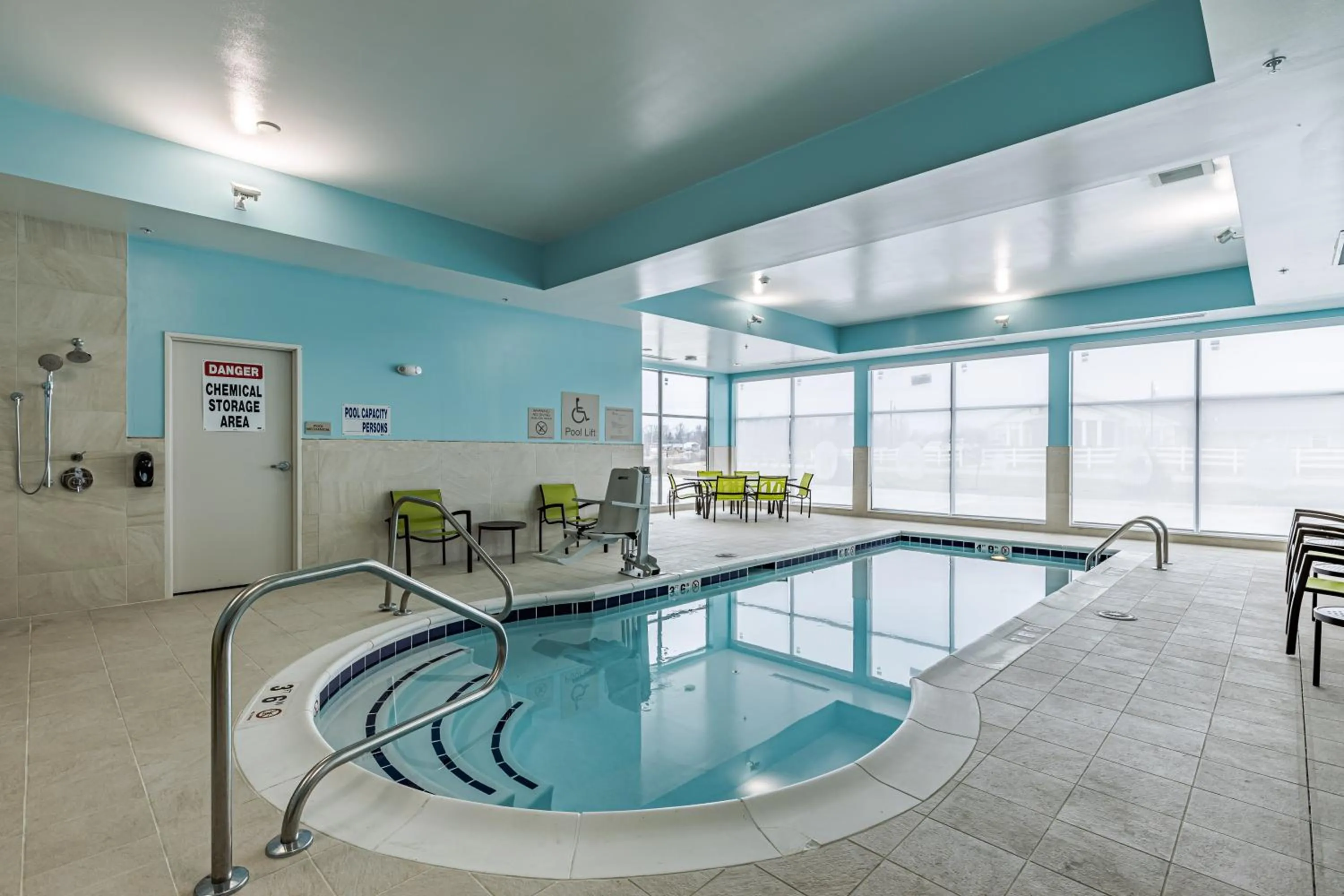 Swimming pool in SpringHill Suites by Marriott Fort Wayne Southwest