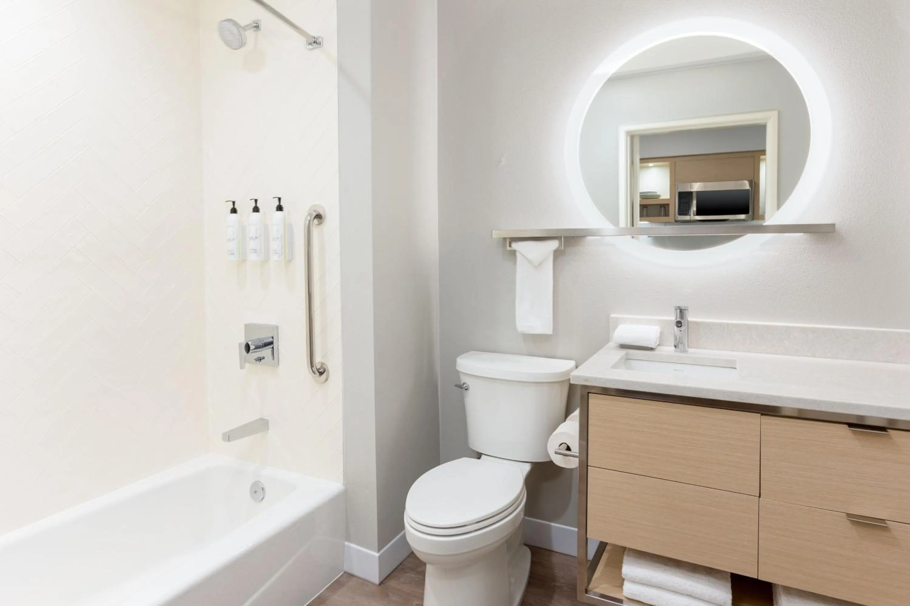 Bathroom in TownePlace Suites by Marriott Pleasanton
