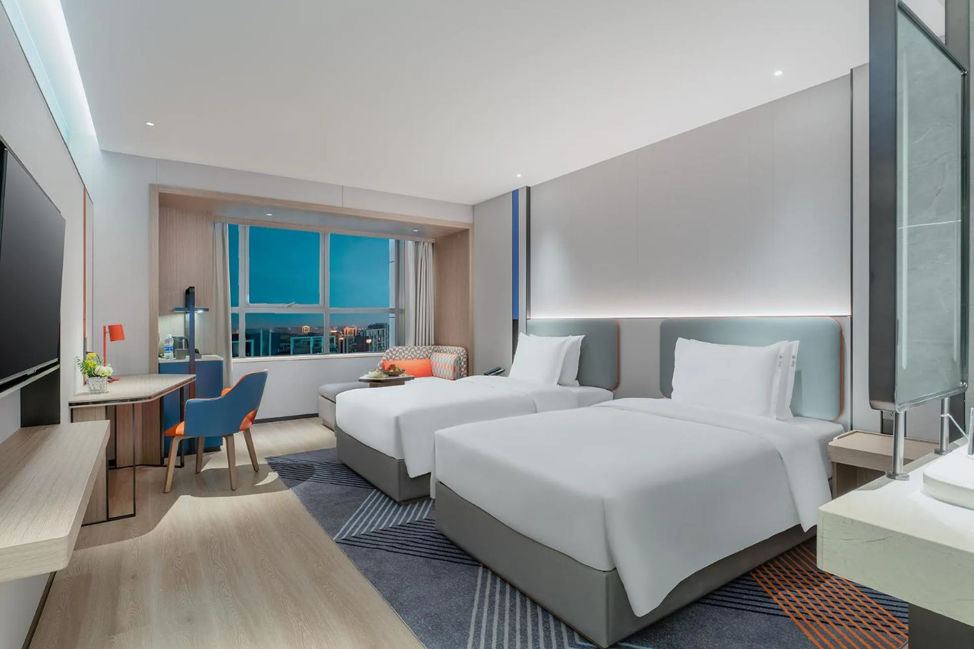 Photo of the whole room, Bed in Holiday Inn Express Changsha Development Zone by IHG