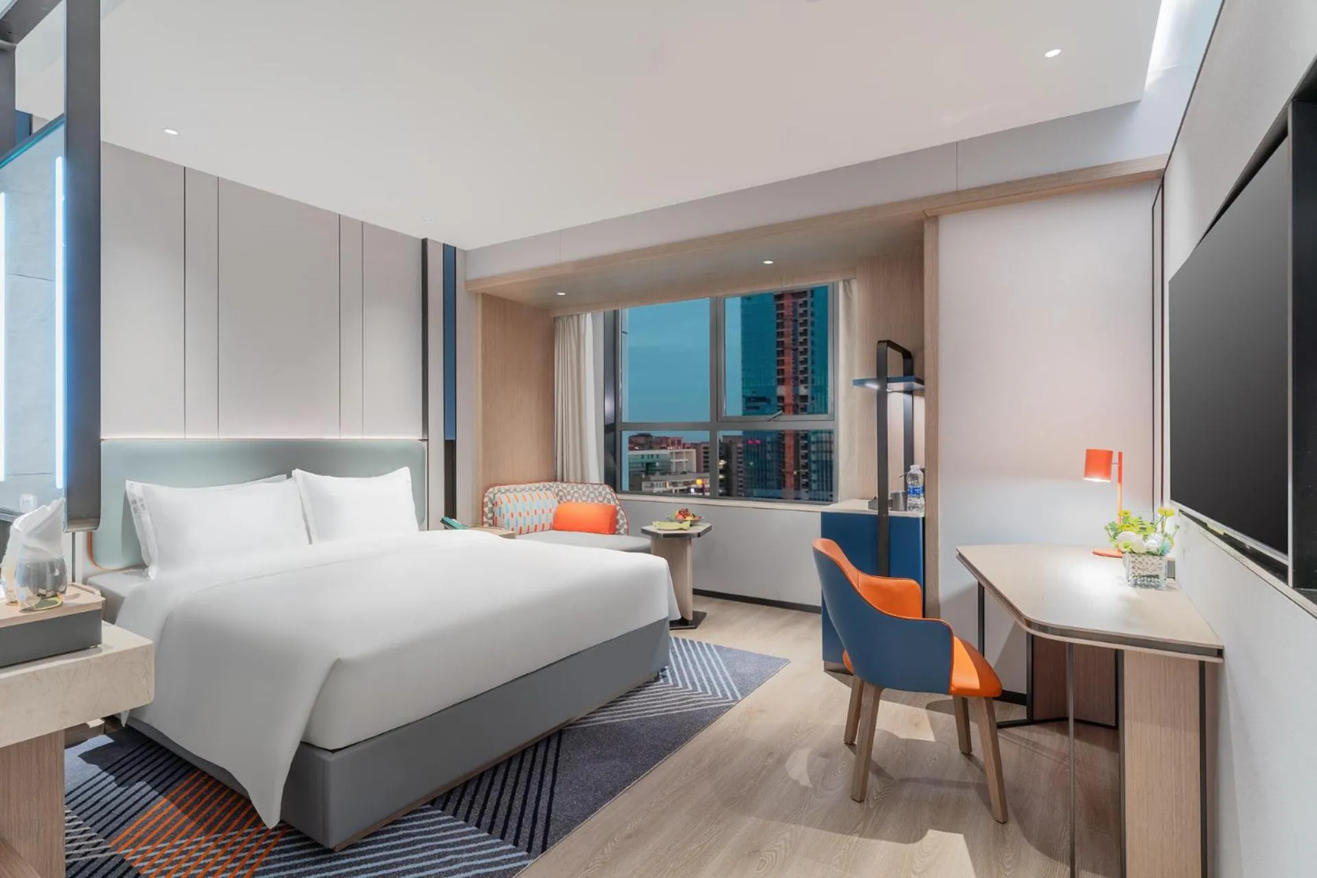 Photo of the whole room, Bed in Holiday Inn Express Changsha Development Zone by IHG