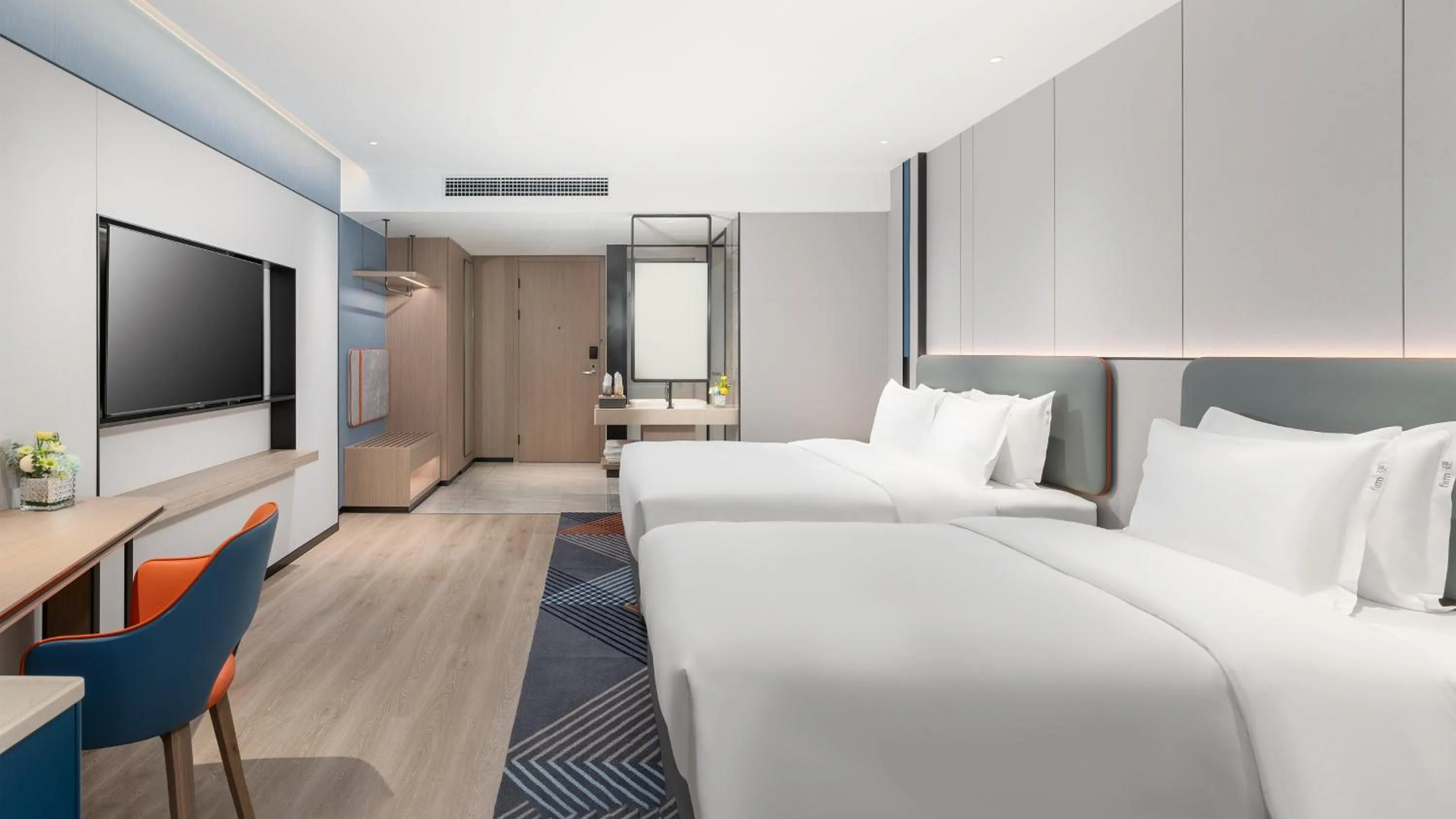 Photo of the whole room, Bed in Holiday Inn Express Changsha Development Zone by IHG