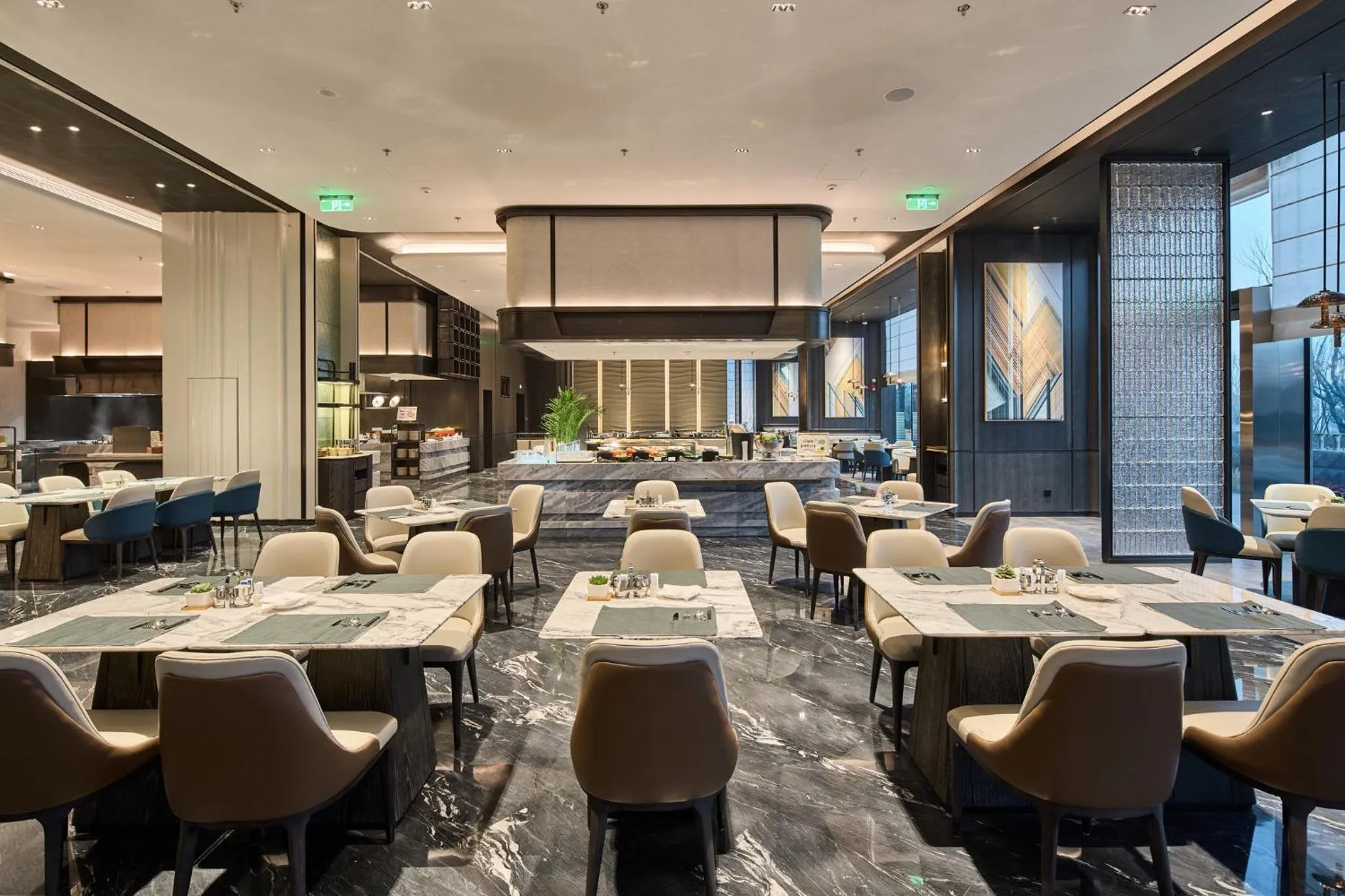 Restaurant/places to eat in Crowne Plaza Ezhou by IHG