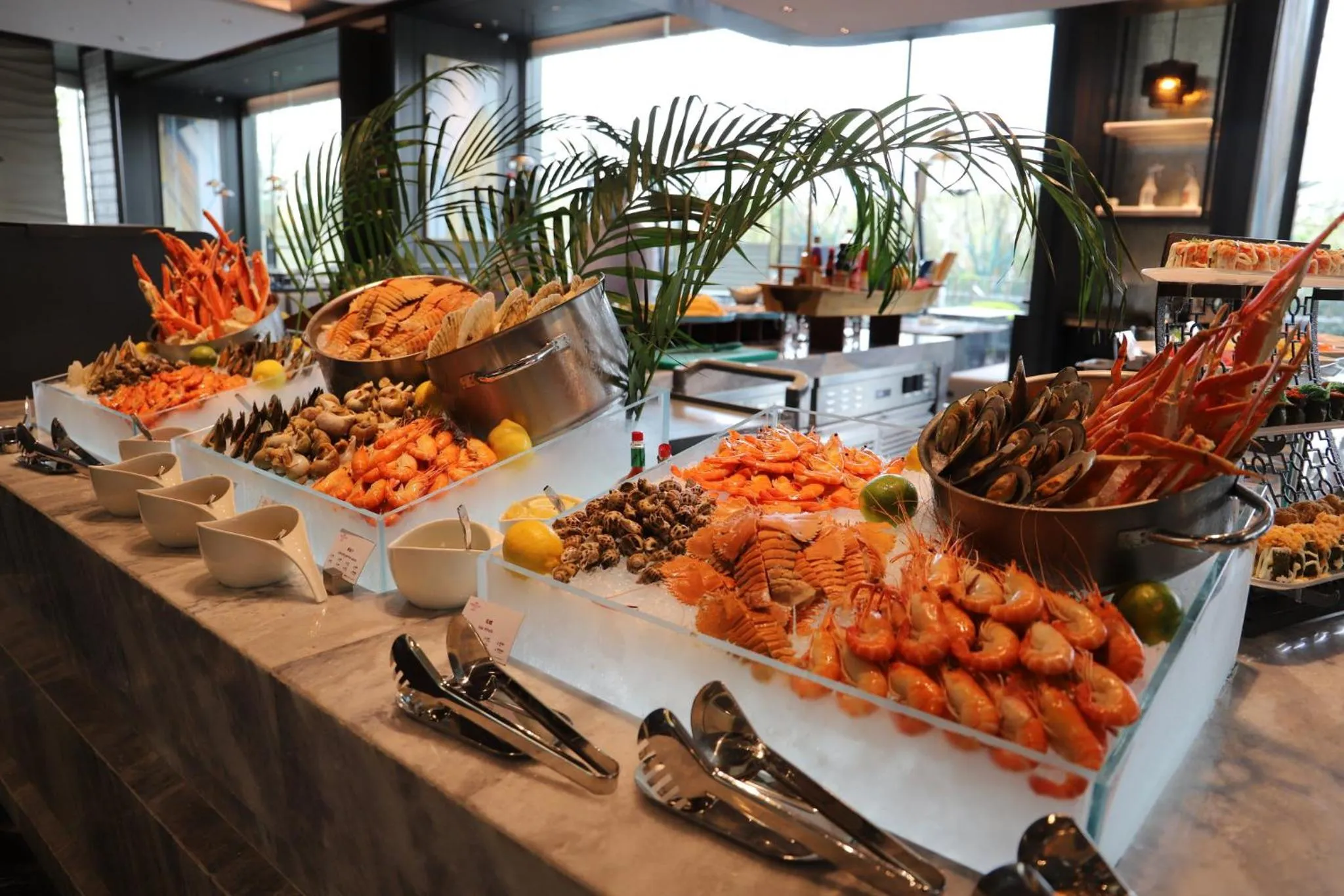 Restaurant/places to eat in Crowne Plaza Ezhou by IHG