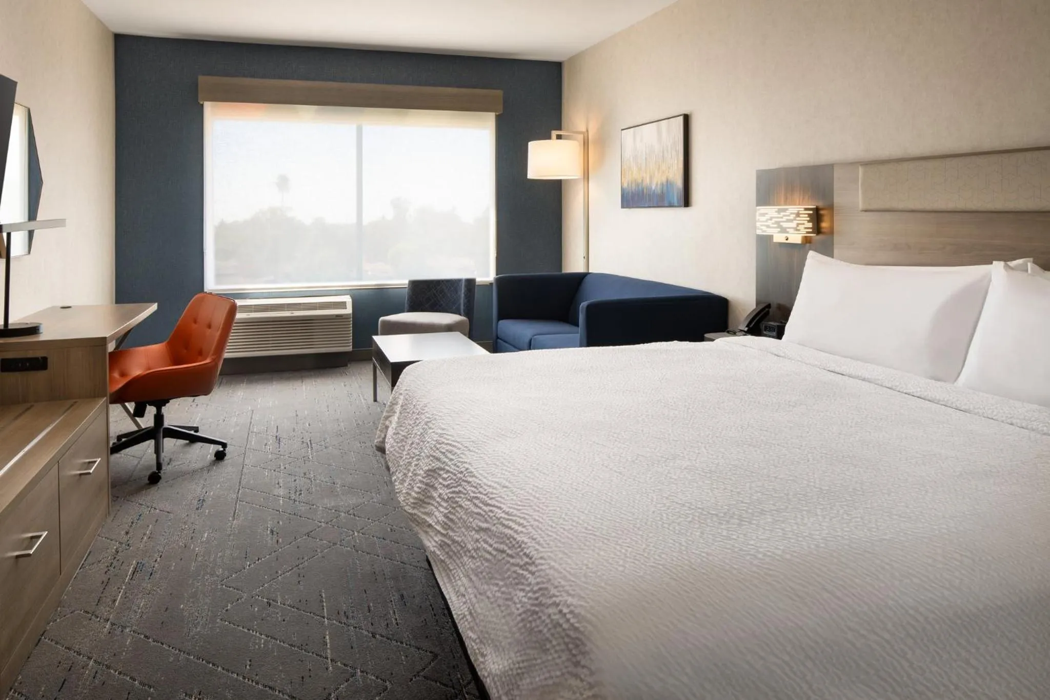 Photo of the whole room, Bed in Holiday Inn Express & Suites Fresno Airport by IHG