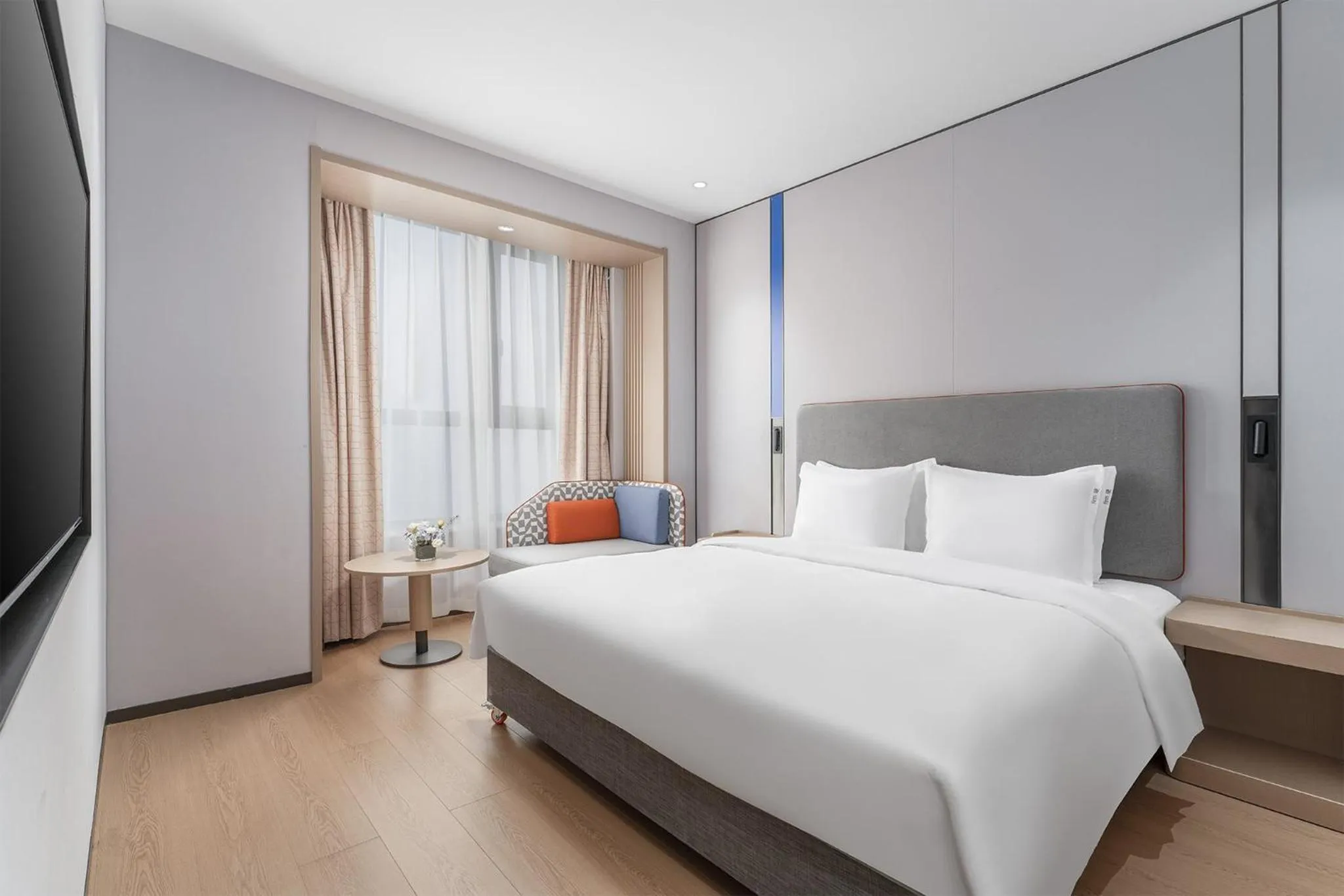 Photo of the whole room, Bed in Holiday Inn Express Changsha Yuhua by IHG