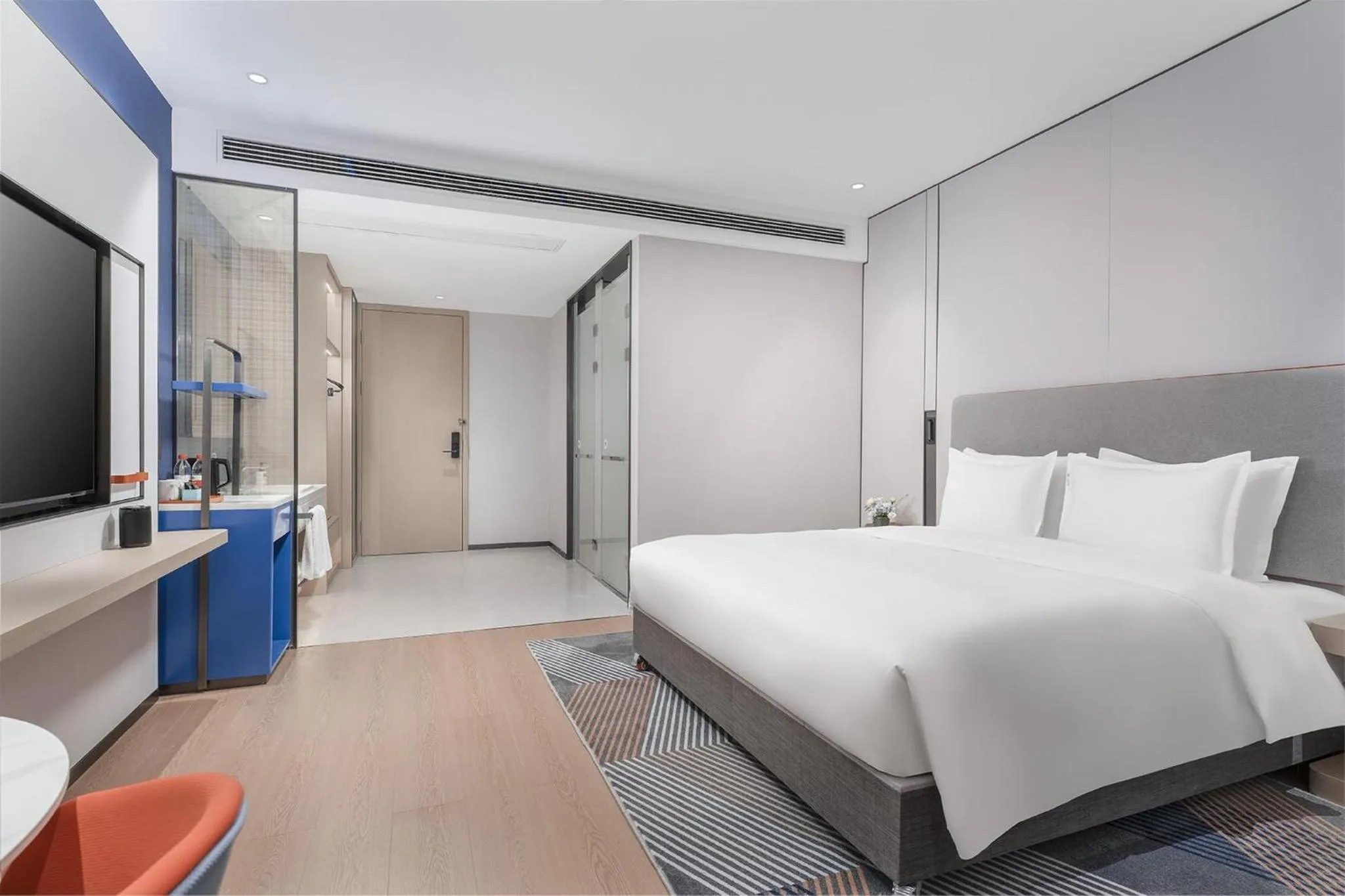 Photo of the whole room, Bed in Holiday Inn Express Changsha Yuhua by IHG