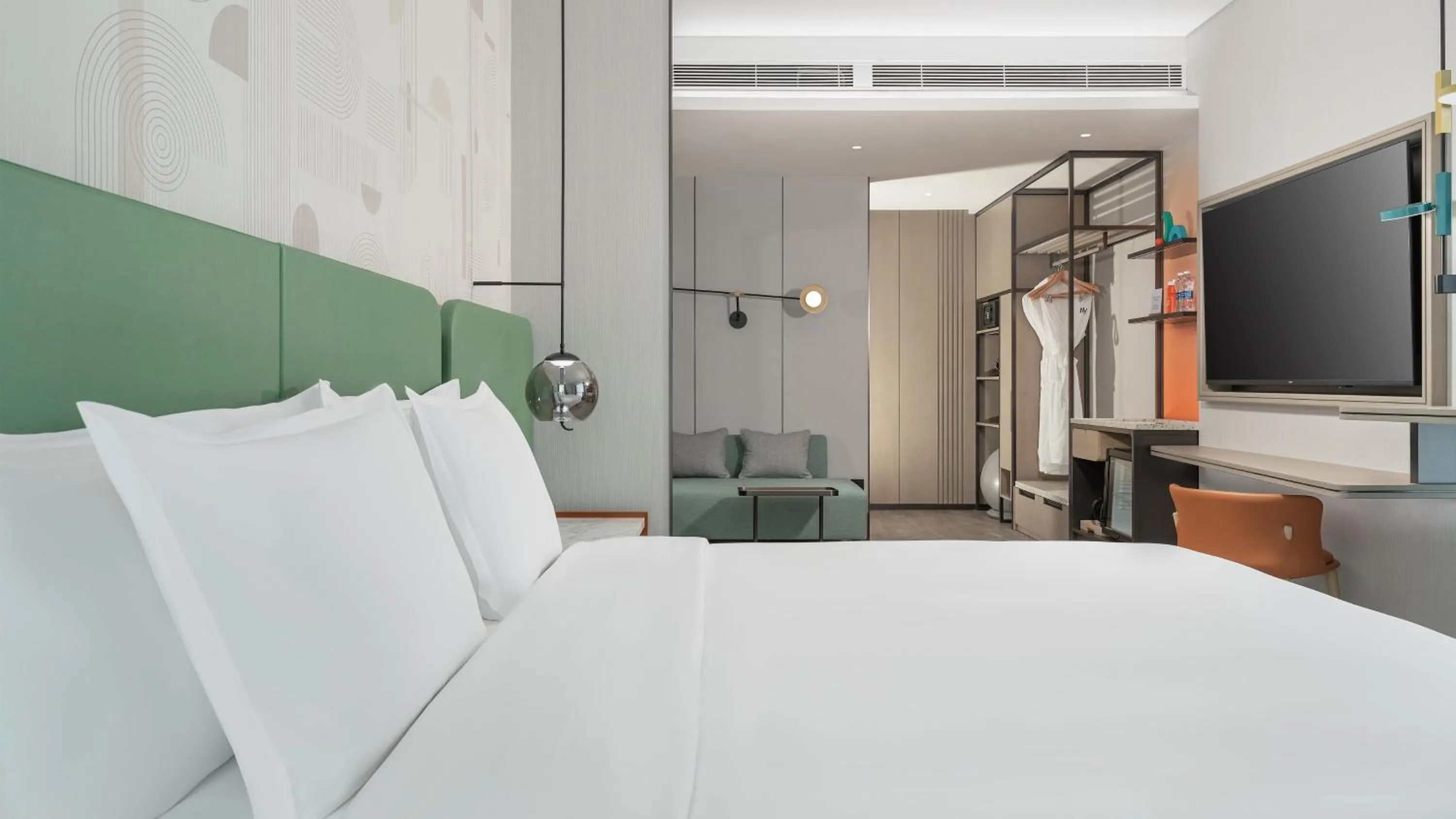 Photo of the whole room, Bed in EVEN Hotel Zhongshan City Center by IHG