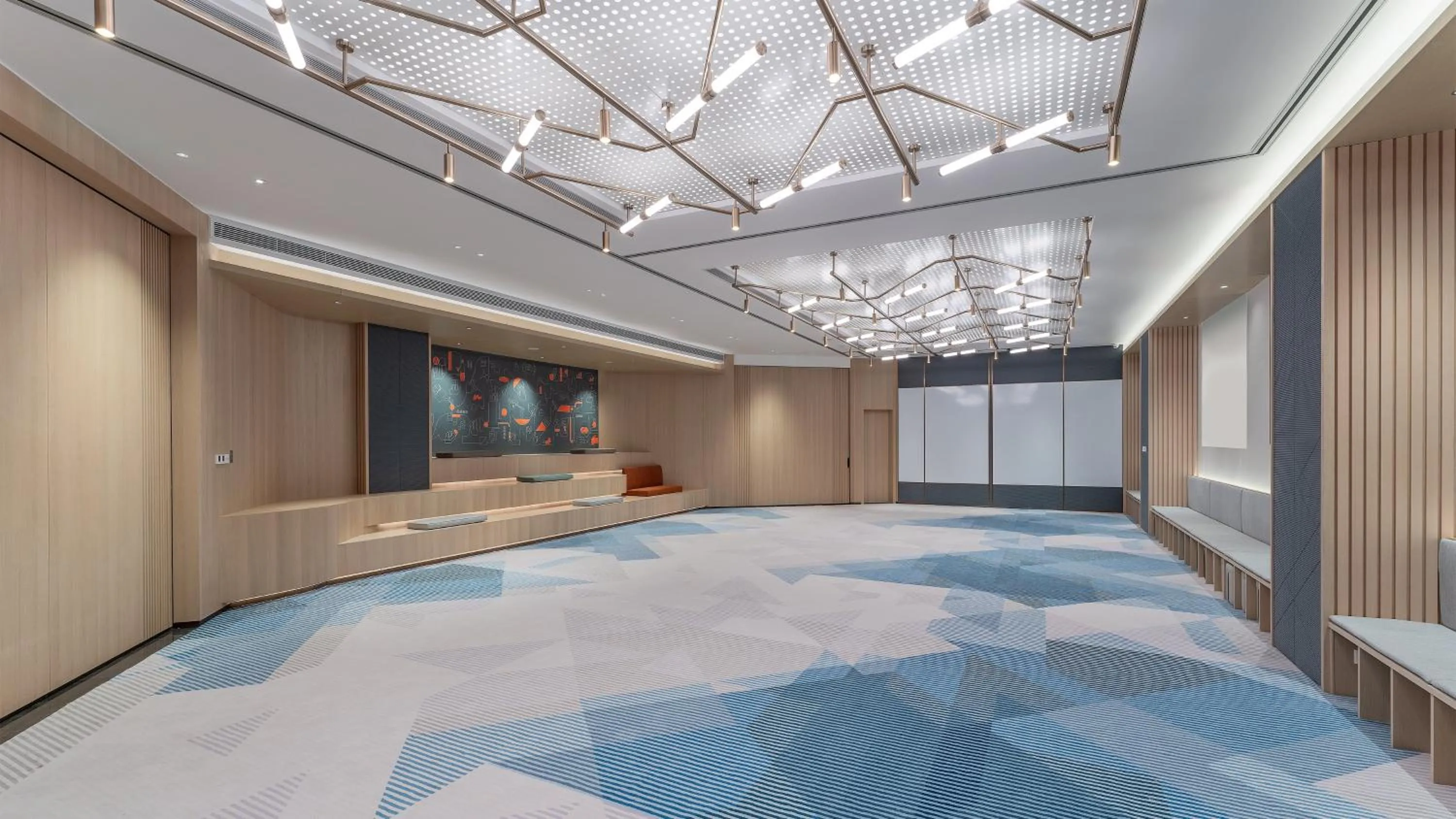 Meeting/conference room in EVEN Hotel Zhongshan City Center by IHG