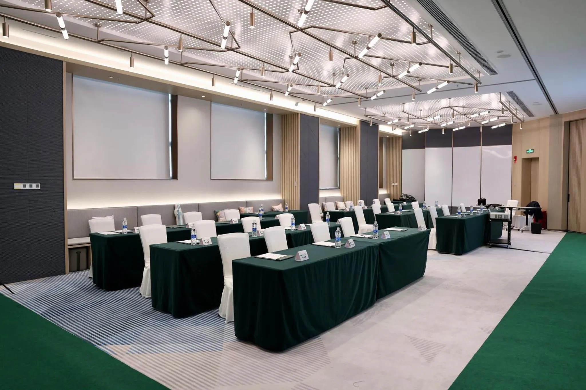 Meeting/conference room in EVEN Hotel Zhongshan City Center by IHG