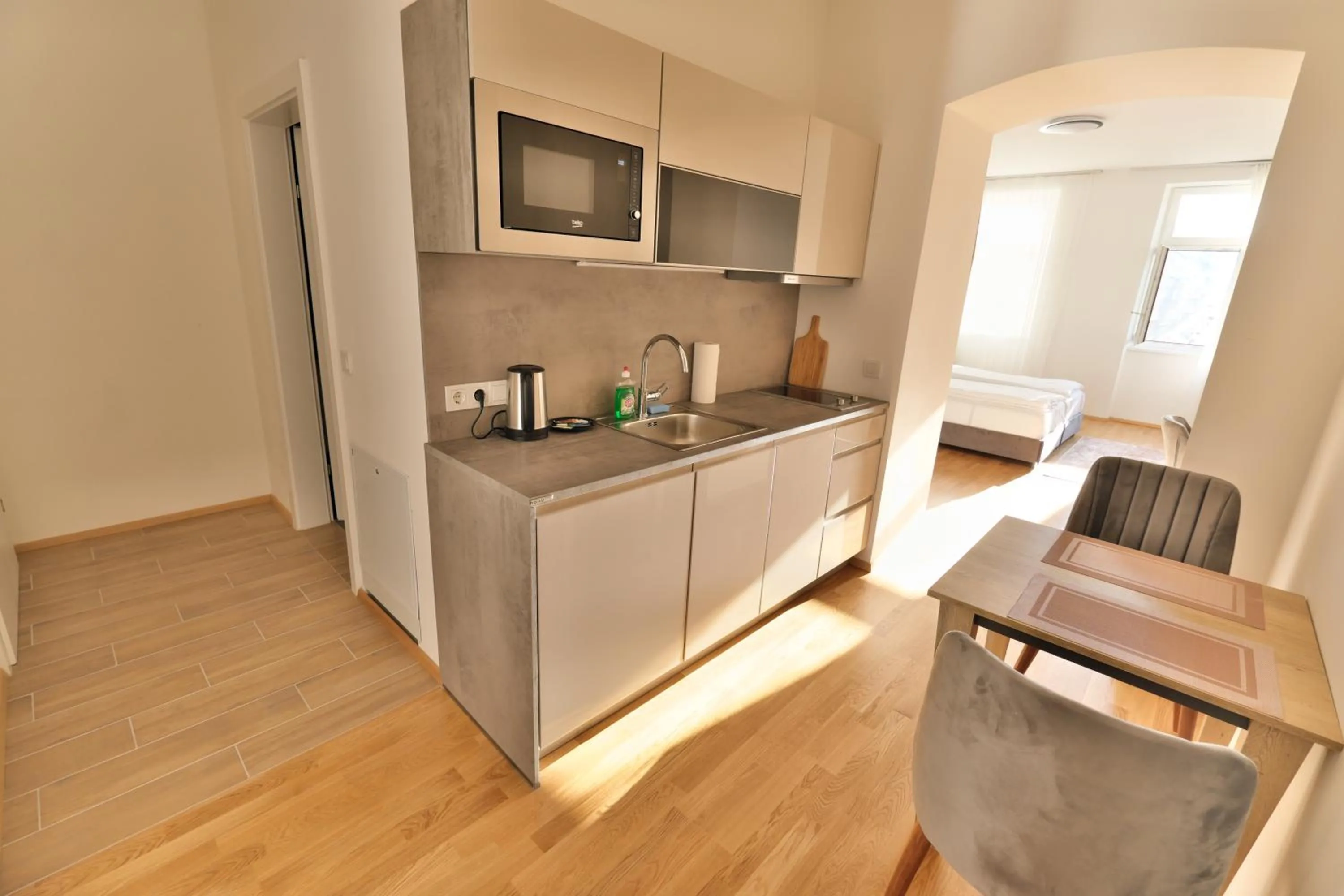 Deluxe King Studio - single occupancy in Vienna Lotus Apartments