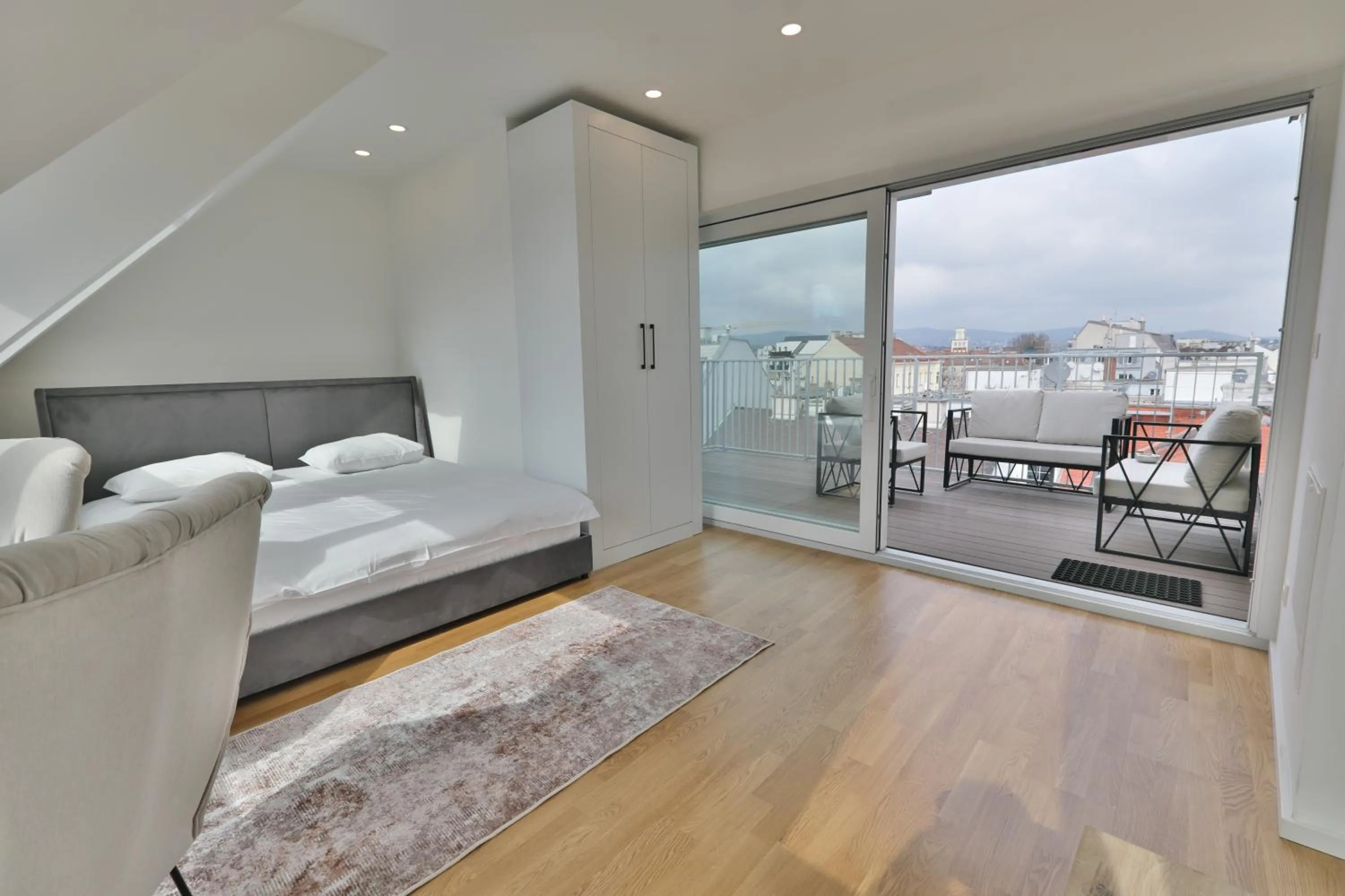 Studio with Terrace in Vienna Lotus Apartments