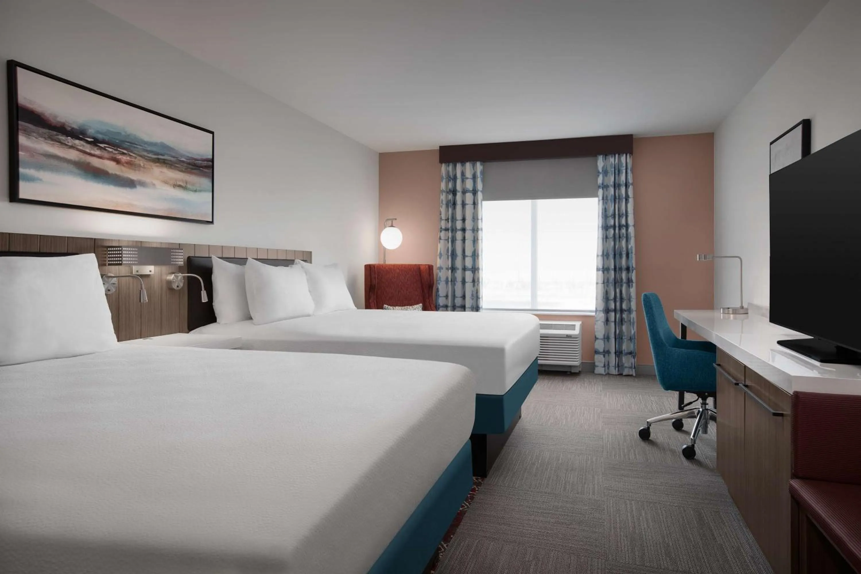 Bed in Hilton Garden Inn Denver Airport Tower Road
