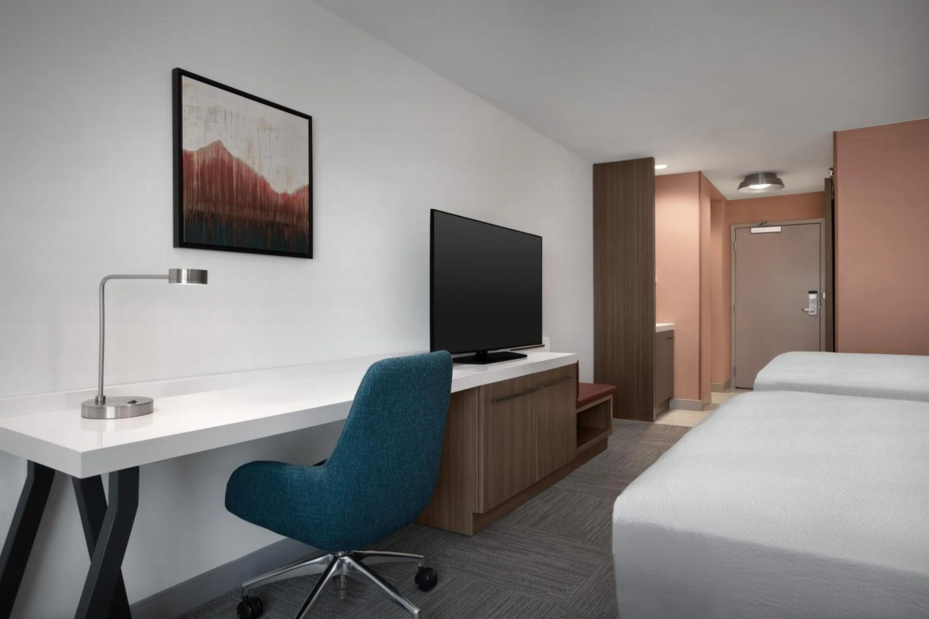 Bed in Hilton Garden Inn Denver Airport Tower Road