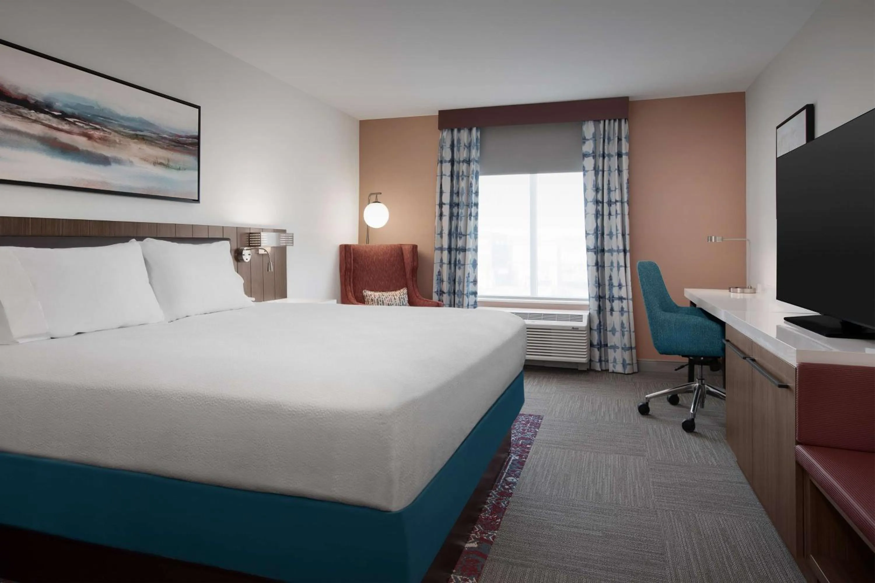 Bed in Hilton Garden Inn Denver Airport Tower Road