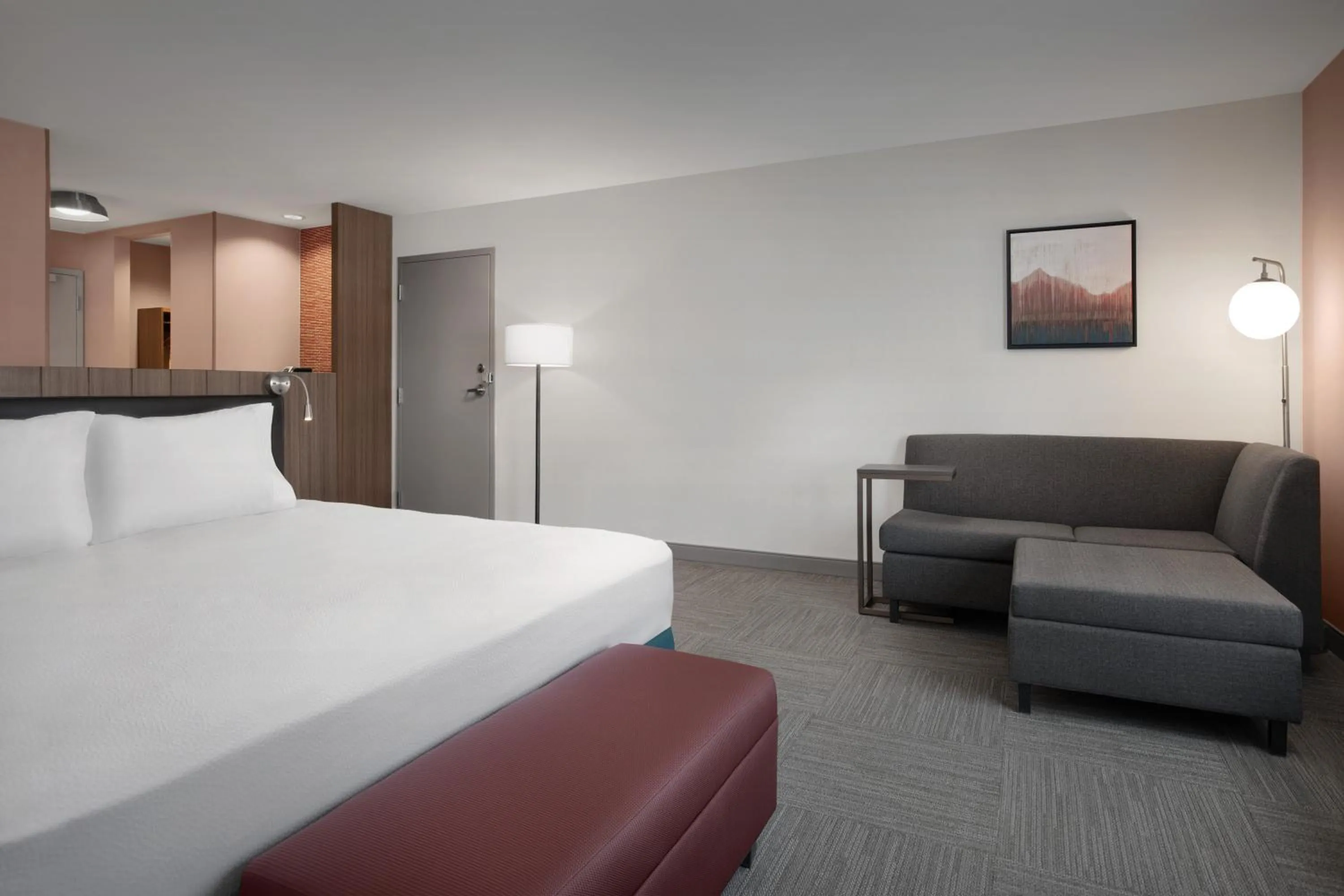 Bed in Hilton Garden Inn Denver Airport Tower Road