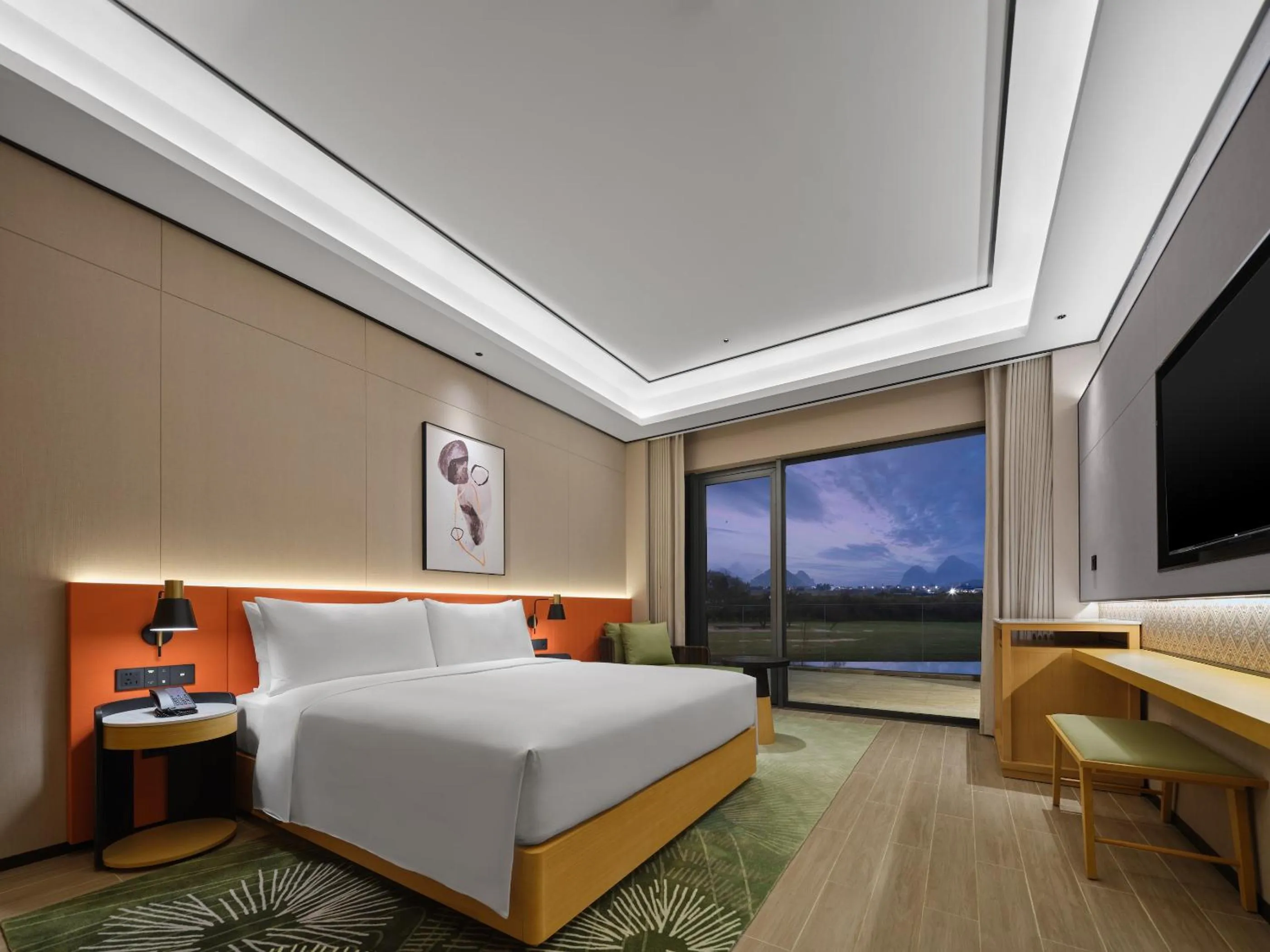 Photo of the whole room, Bed in Hilton Garden Inn Guilin Yangshuo