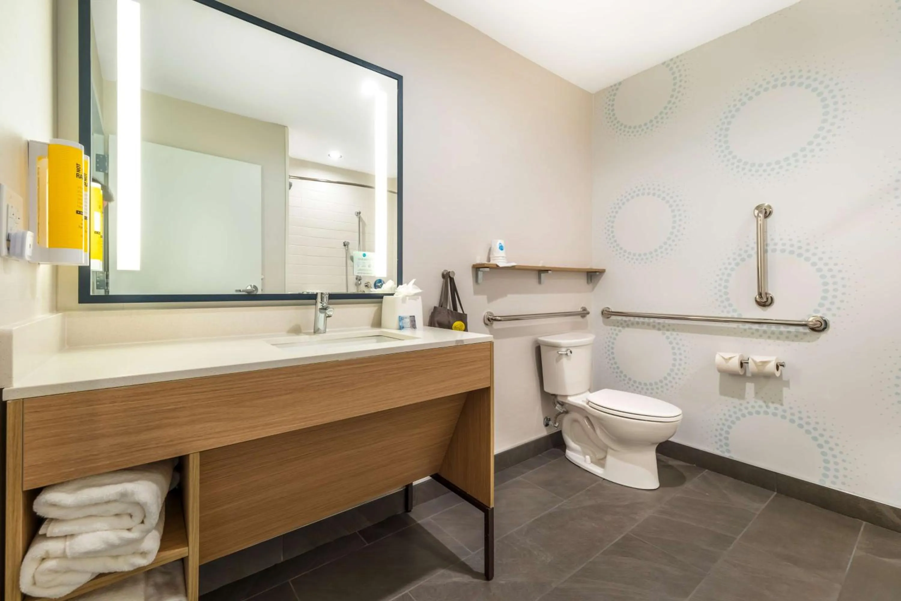 Bathroom in Tru By Hilton Lexington Hamburg