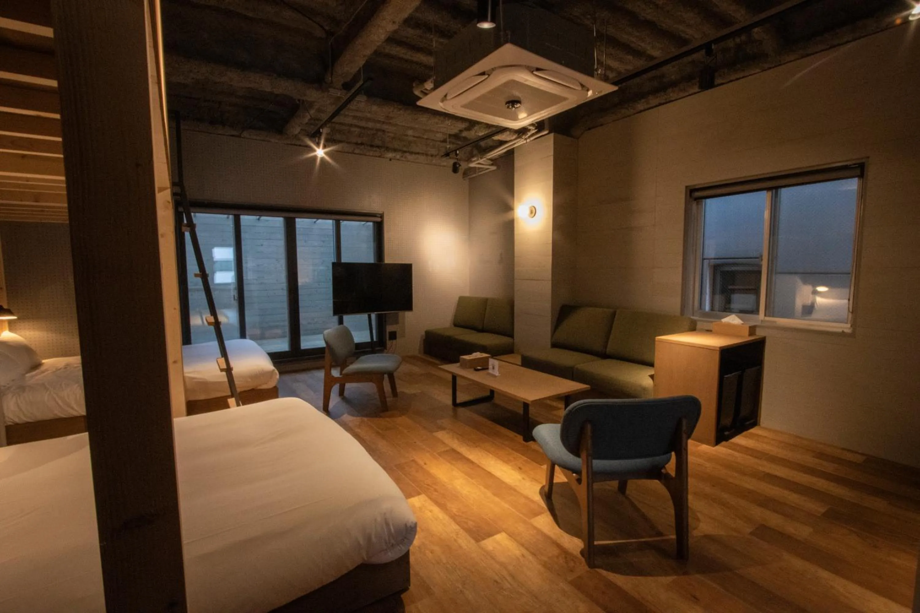 Living room, Bed in Green Room Hotel