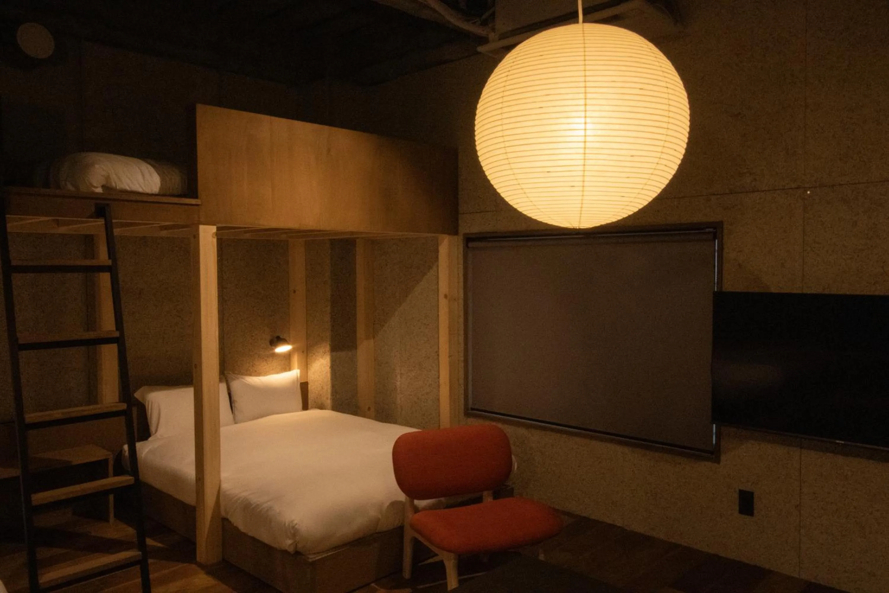 Photo of the whole room, Bed in Green Room Hotel