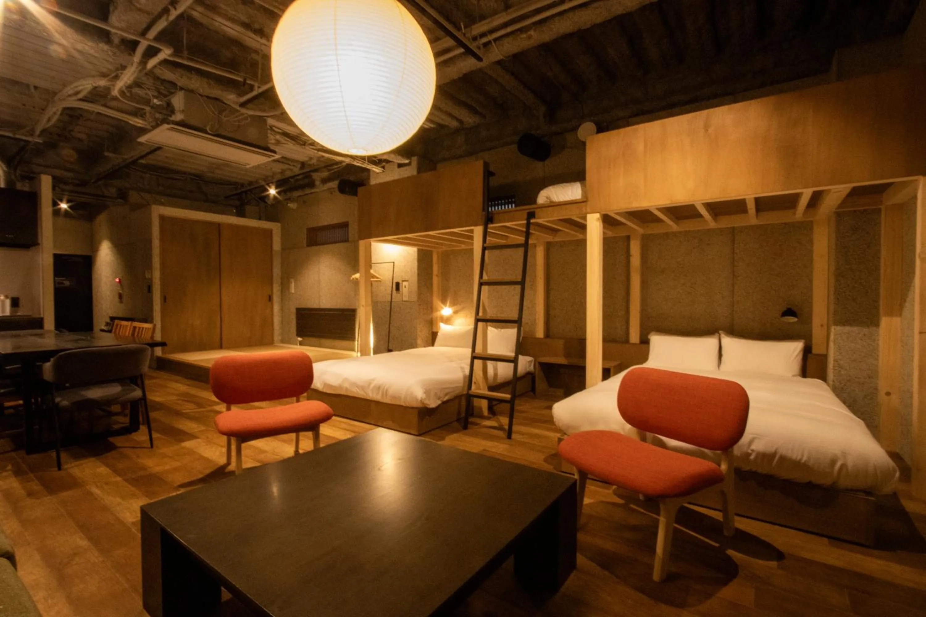 Living room, Bed in Green Room Hotel