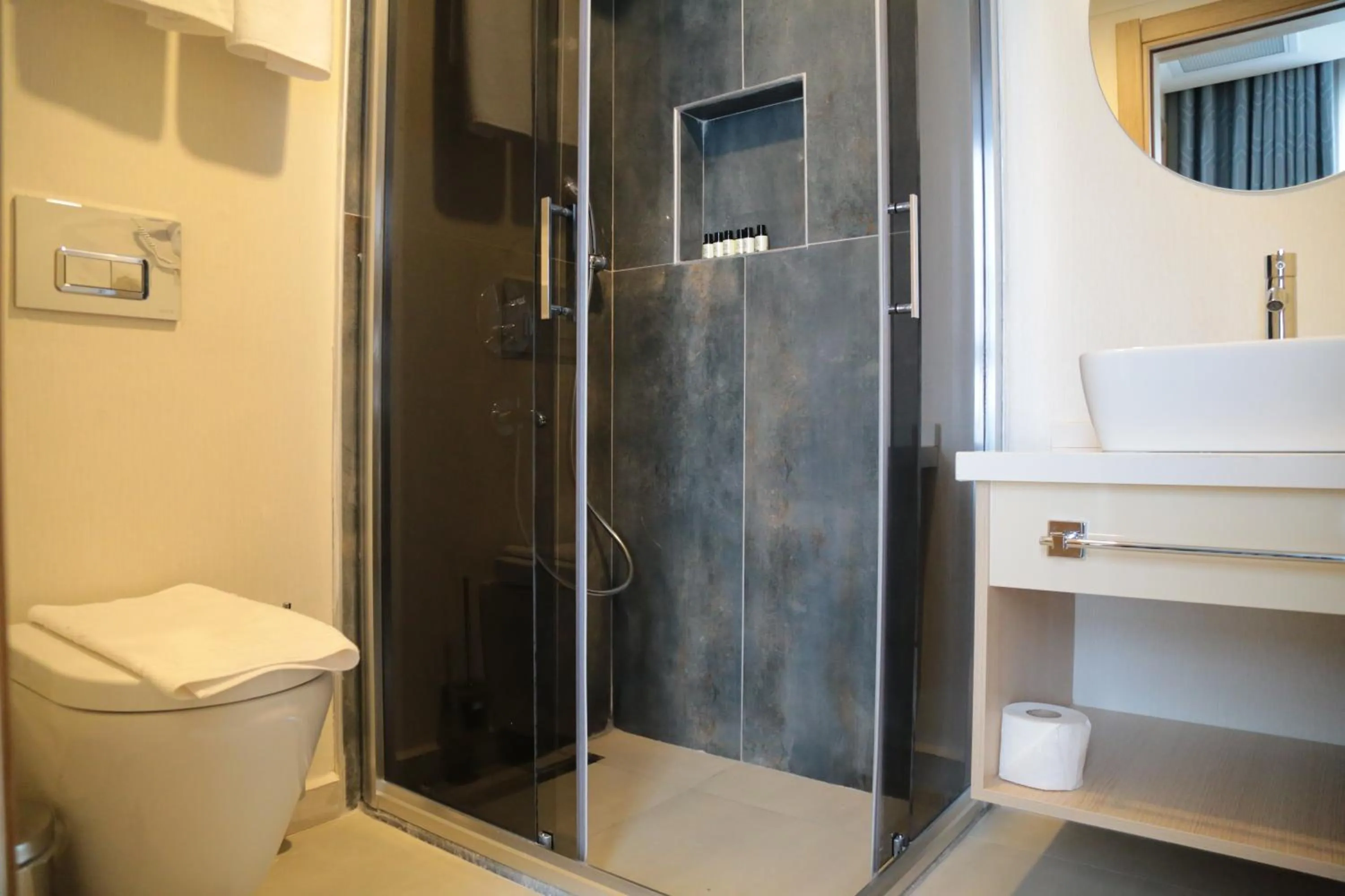 Shower in Güllük Uno Elegance Otel