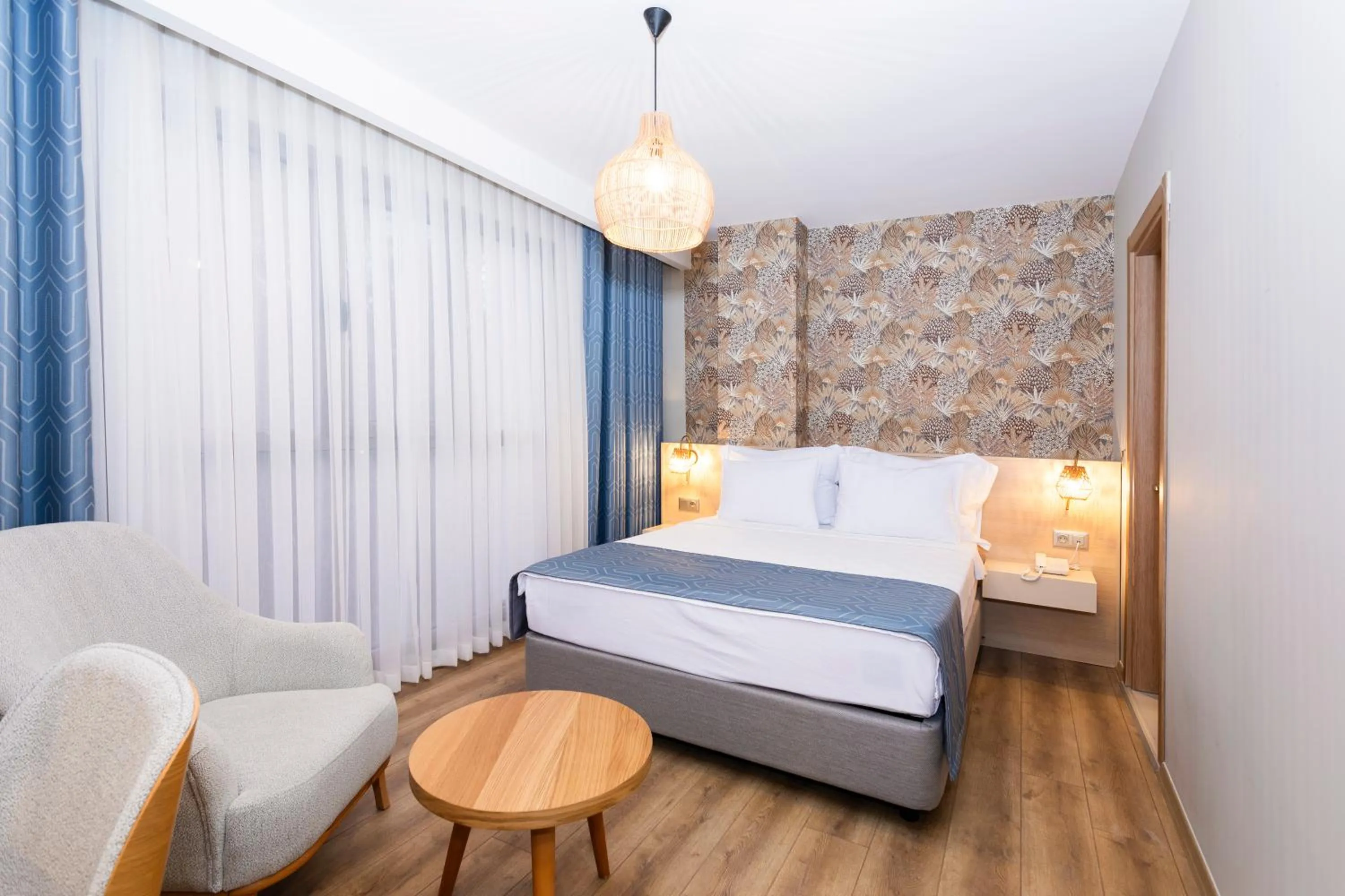 Photo of the whole room, Bed in Güllük Uno Elegance Otel