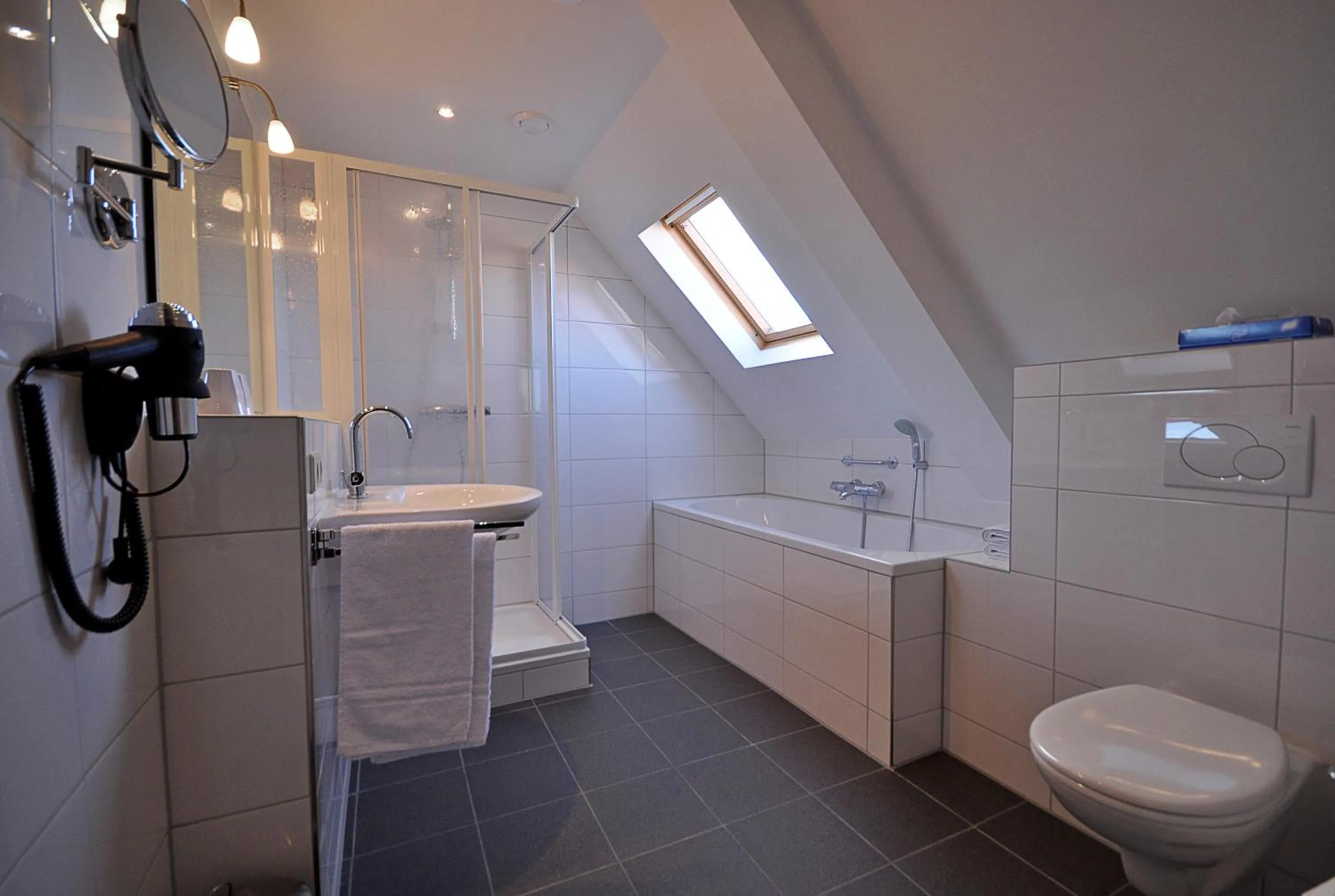 Shower in Hotel Op Diek