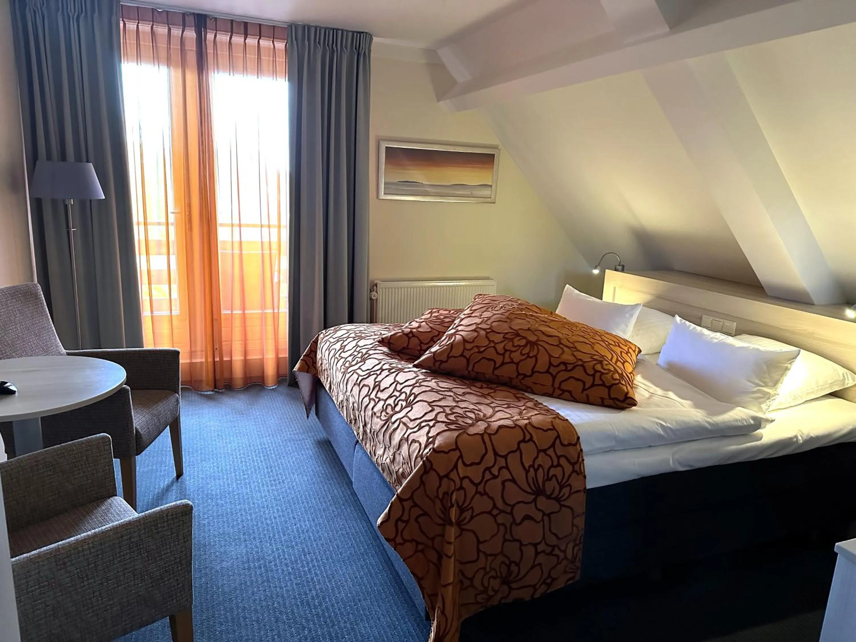 Seating area, Bed in Hotel Op Diek