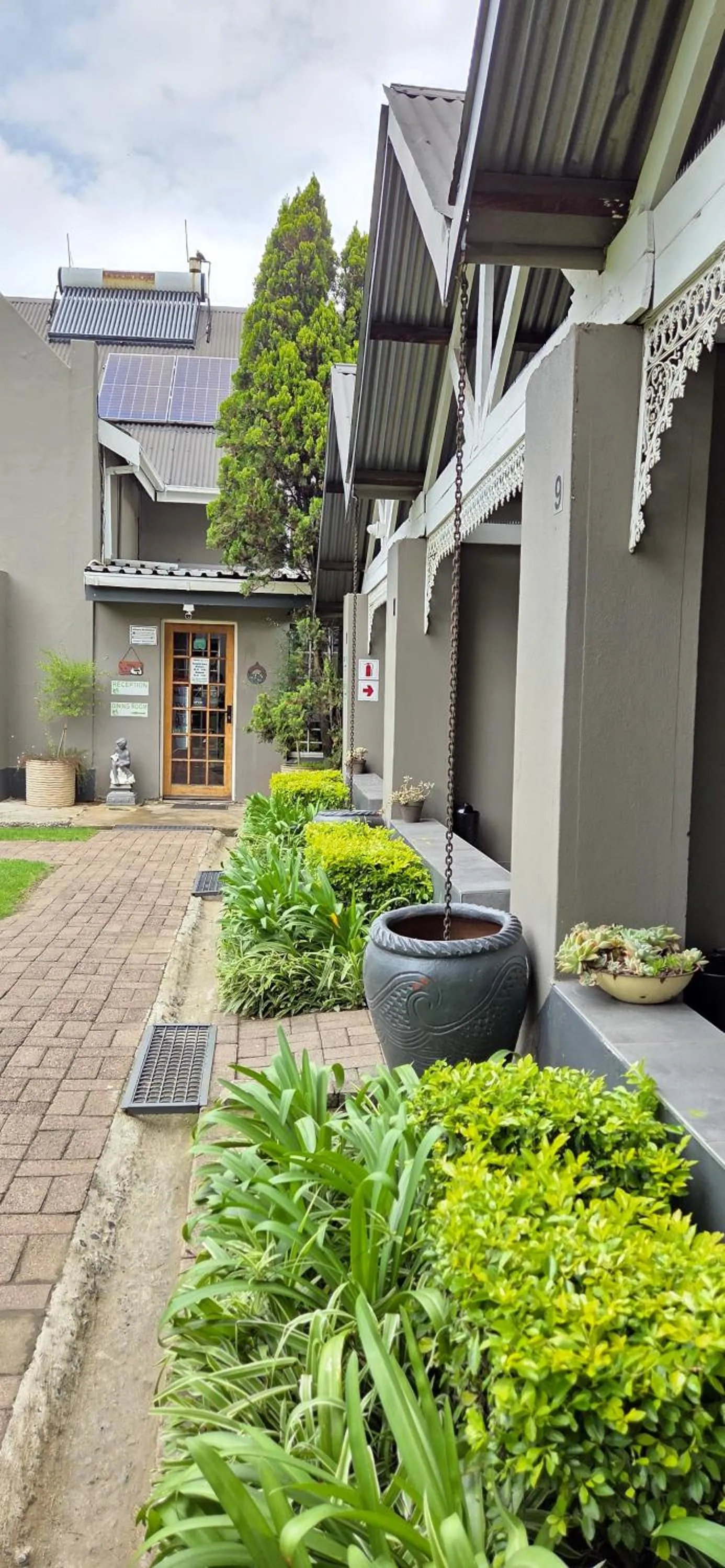 Property building in Bo Kamer Guesthouse