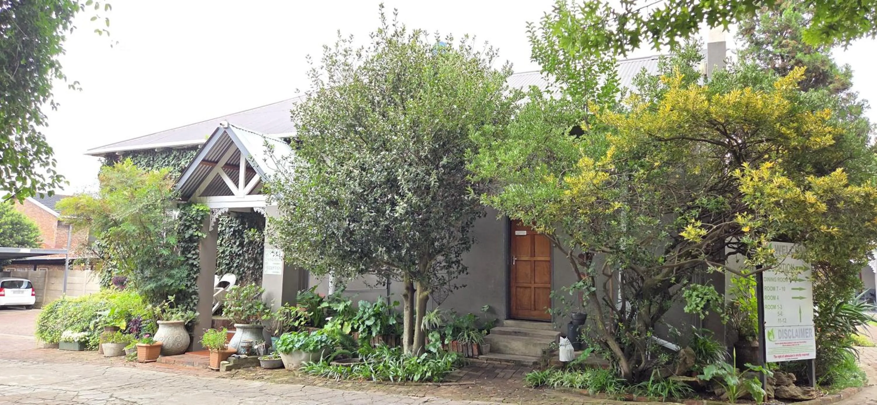 Property building in Bo Kamer Guesthouse