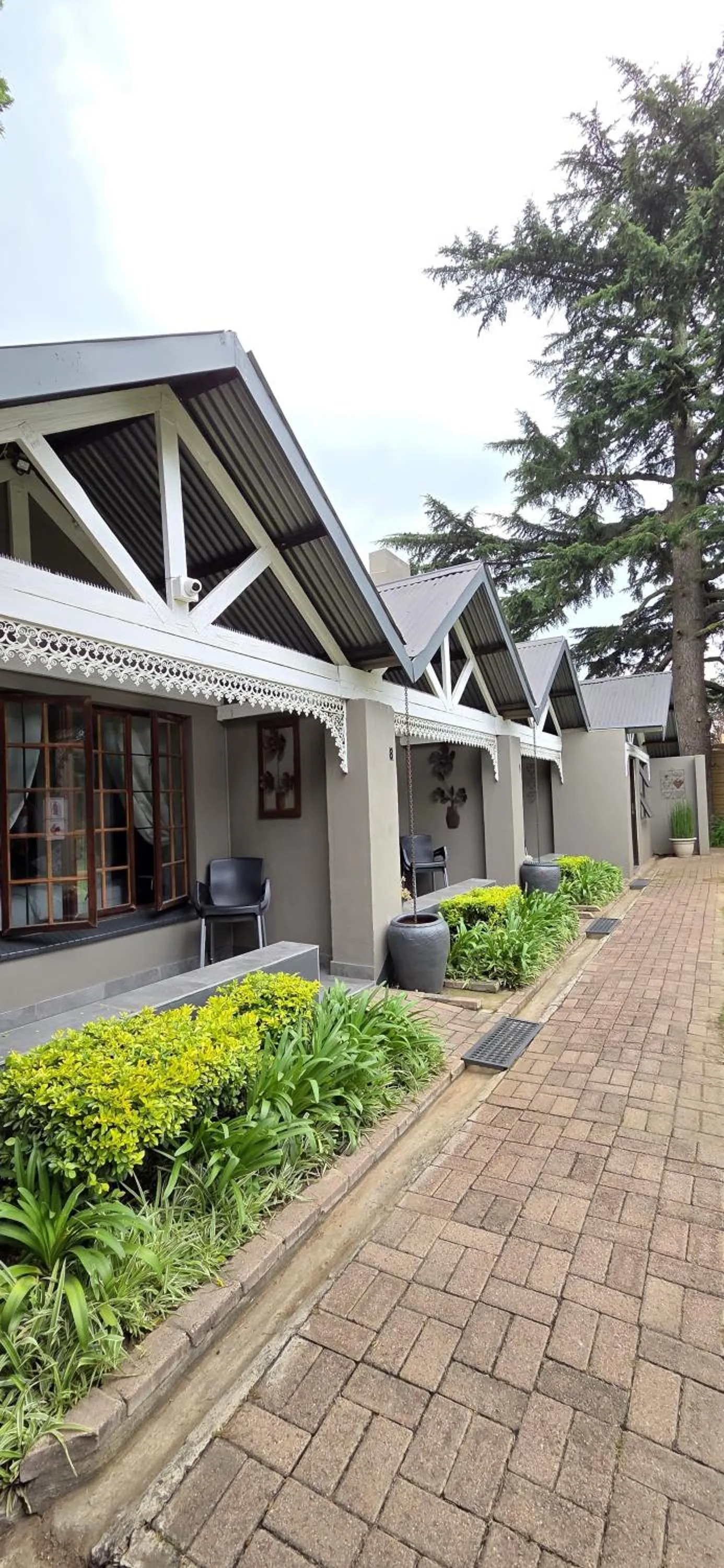 Property building in Bo Kamer Guesthouse