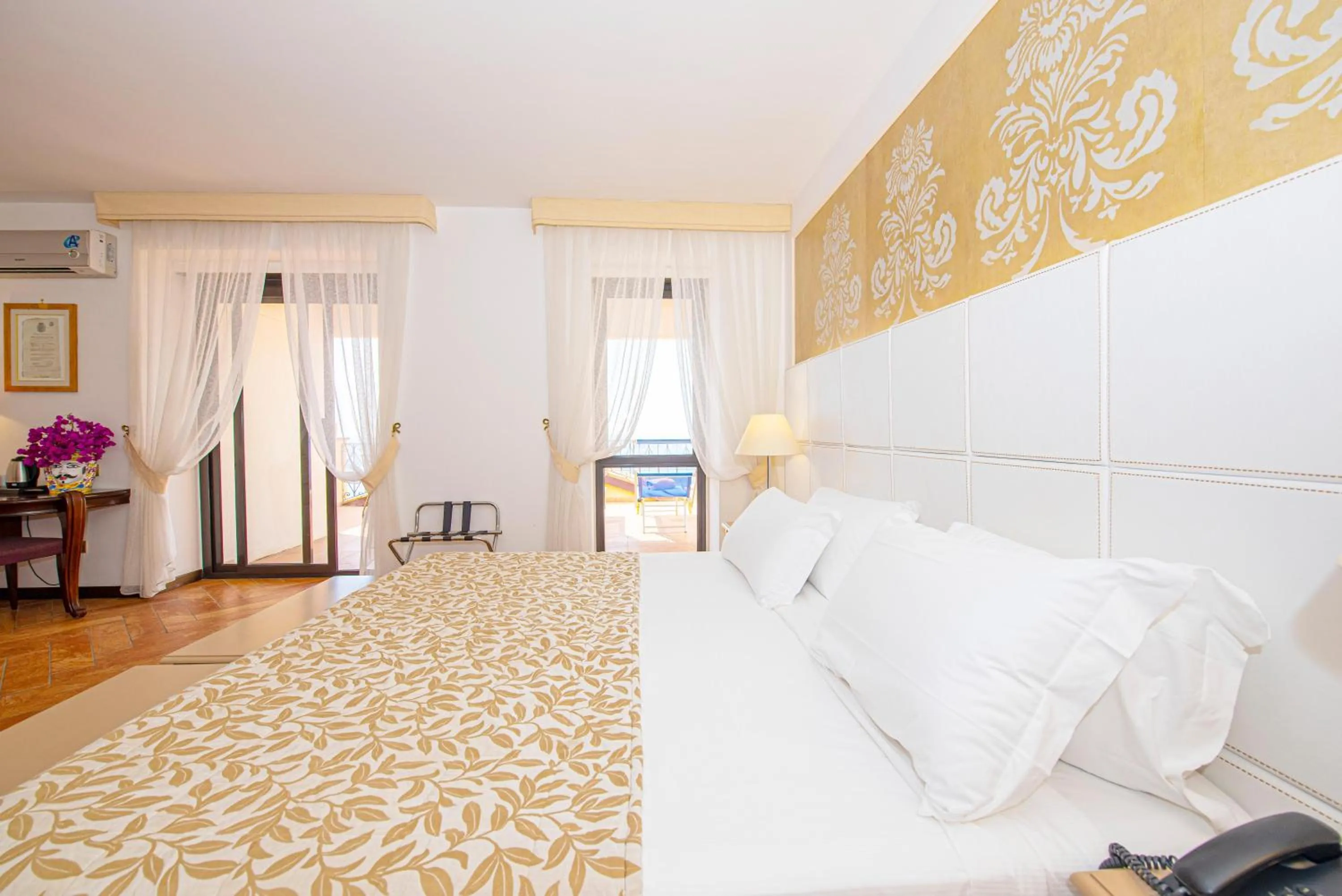 Bed in Baia Taormina - CDSHotels